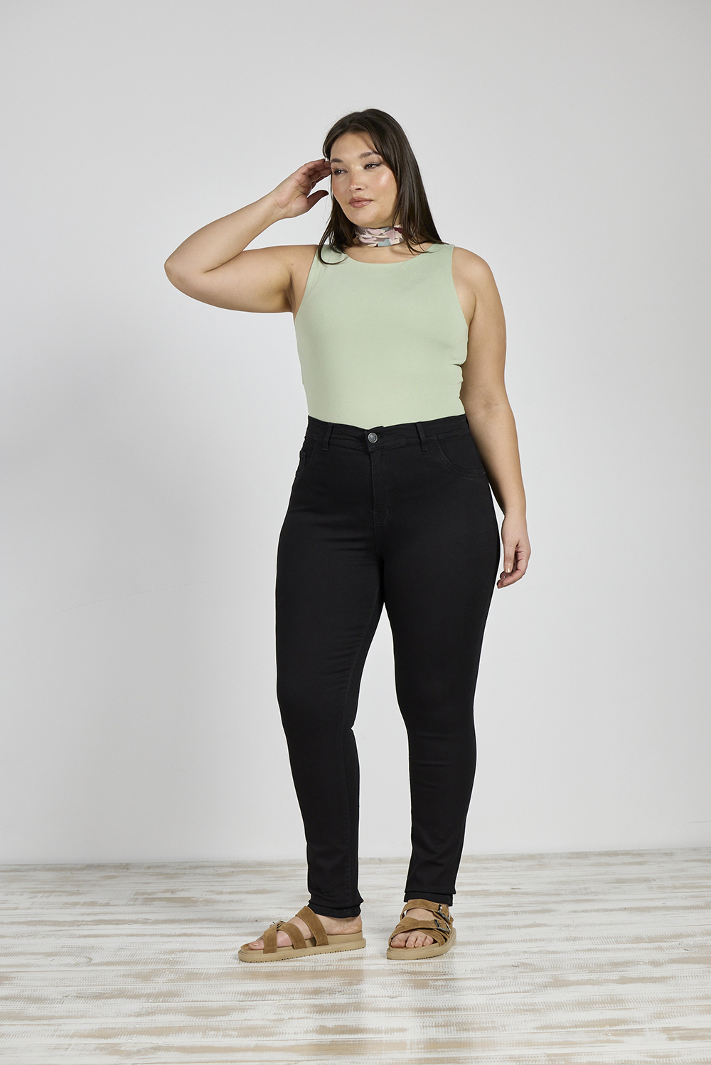 ART. 802 | NEGRO CLASICO BOLSILLO CON ARANDELA ELASTIZADO