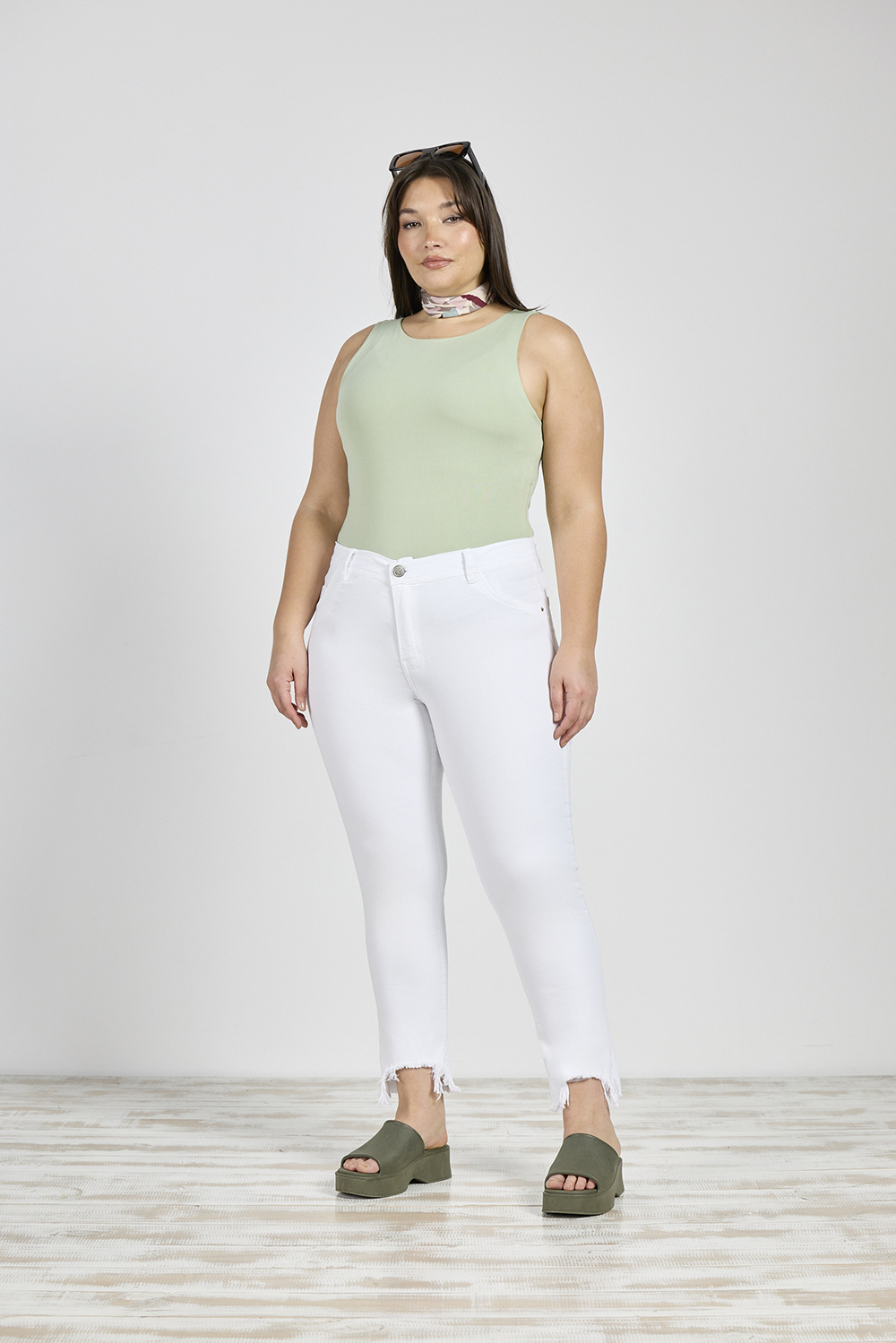 ART. 819 | MOM BLANCO VENTANA BOTA DEFLECADO ELASTIZADO