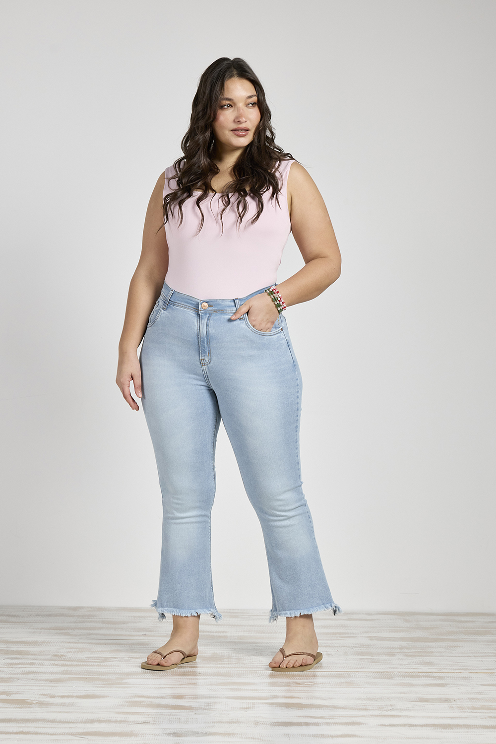 ART. 822 | CROP SEMI OXFORD CELESTE CLÁSICO DEFLECADO ELASTIZADO