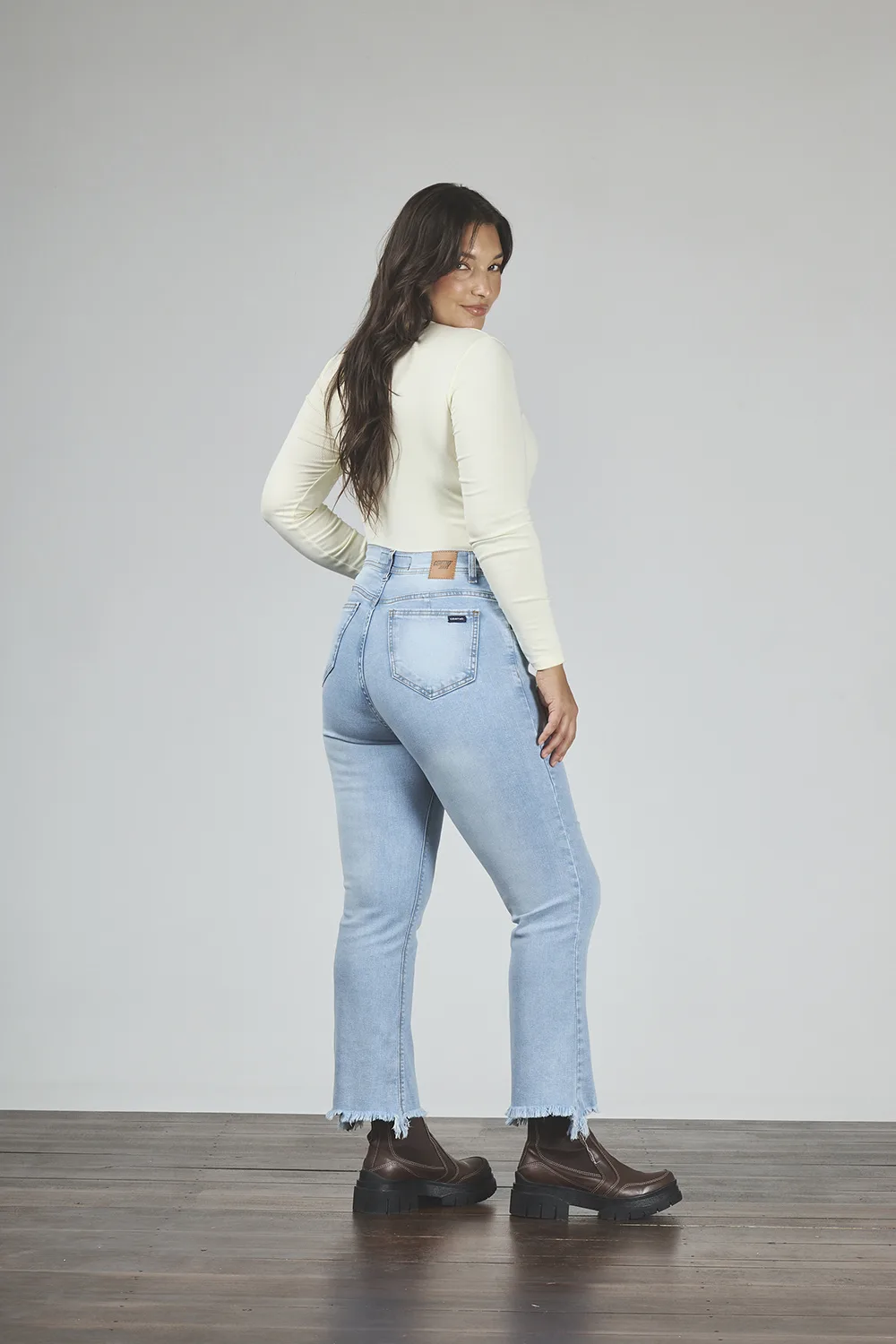 Alternative view of ART. 822 | CROP SEMI OXFORD CELESTE CLÁSICO DEFLECADO ELASTIZADO