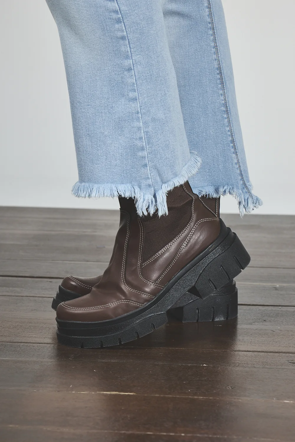 ART. 822 | CROP SEMI OXFORD CELESTE CLÁSICO DEFLECADO ELASTIZADO - Imagen 6