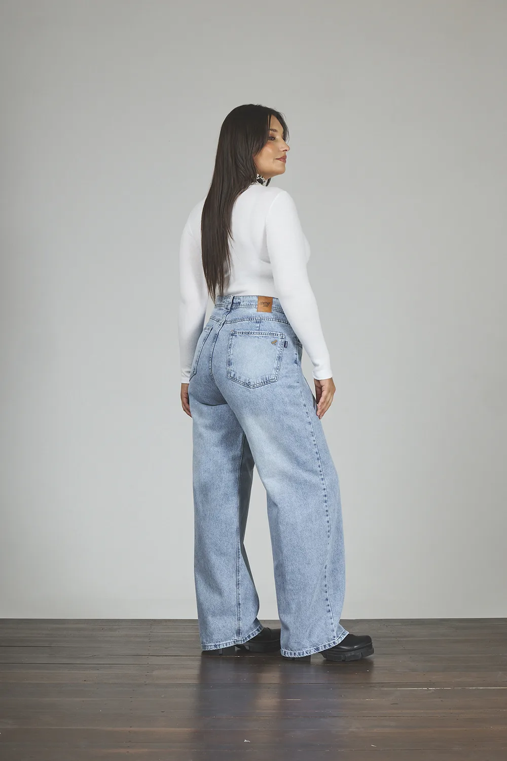 Alternative view of ART. 836 | WIDE LEG CELESTE CLÁSICO BOLSILLO PULIDO RÍGIDO