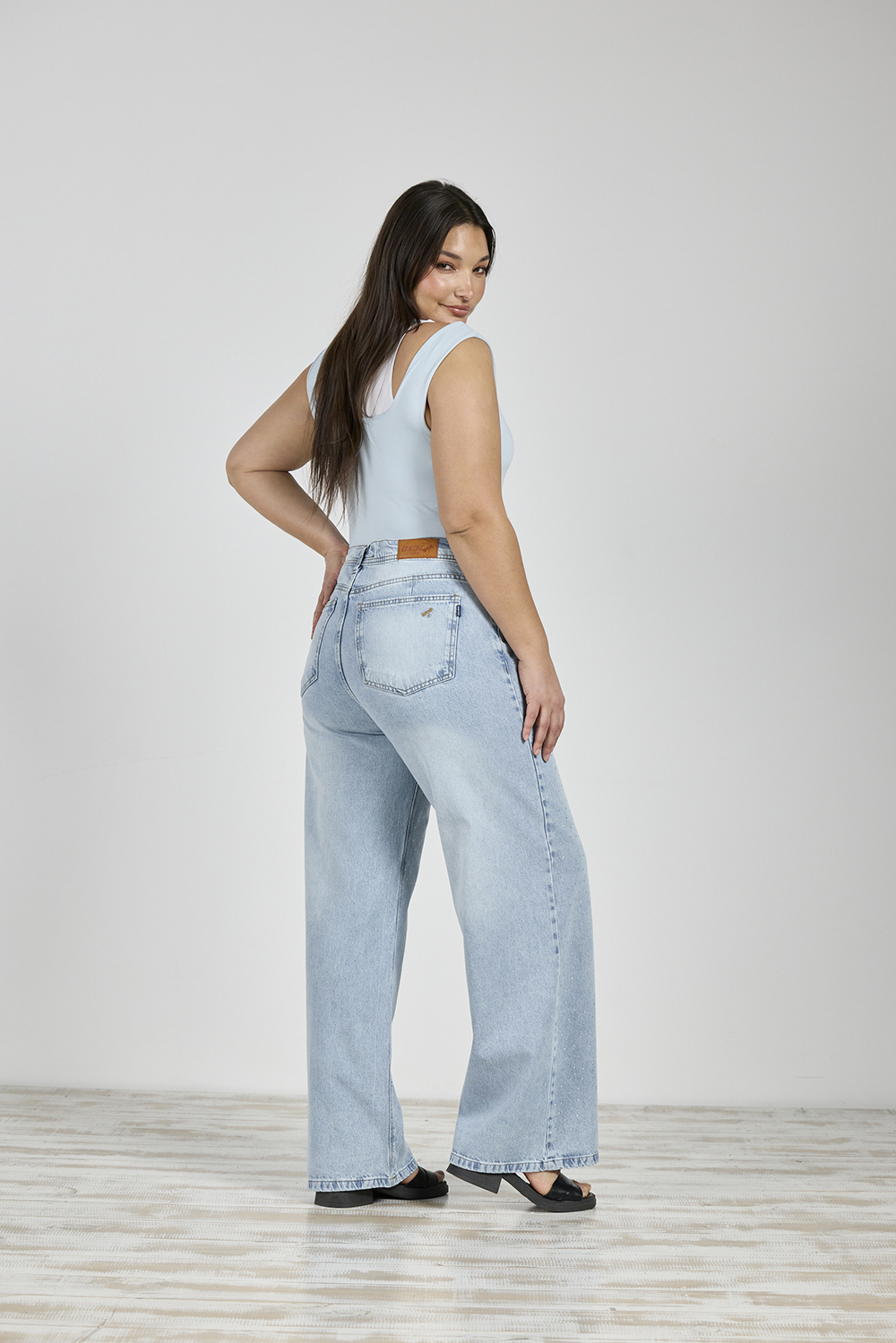 Alternative view of ART. 848 | WIDE LEG CELESTE CON STRASS RÍGIDO