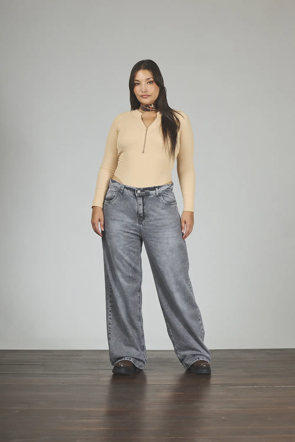 ART. 852 | WIDE LEG GRIS CLÁSICO BOLSILLO PULIDO RÍGIDO