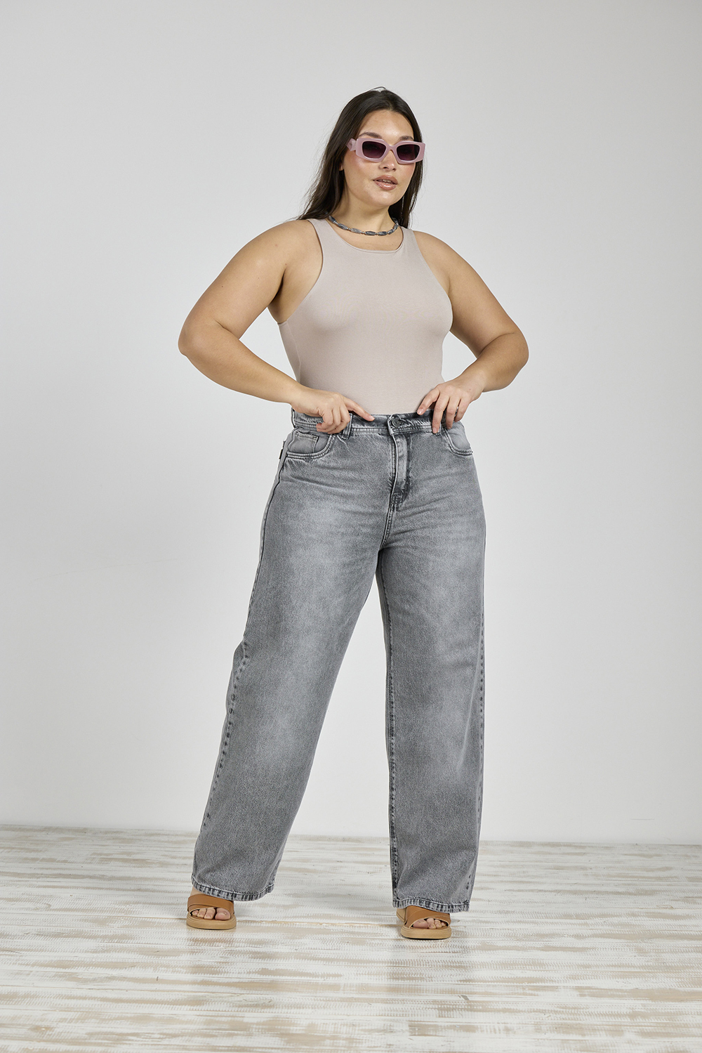 ART. 852 | WIDE LEG GRIS CLÁSICO BOLSILLO PULIDO RÍGIDO