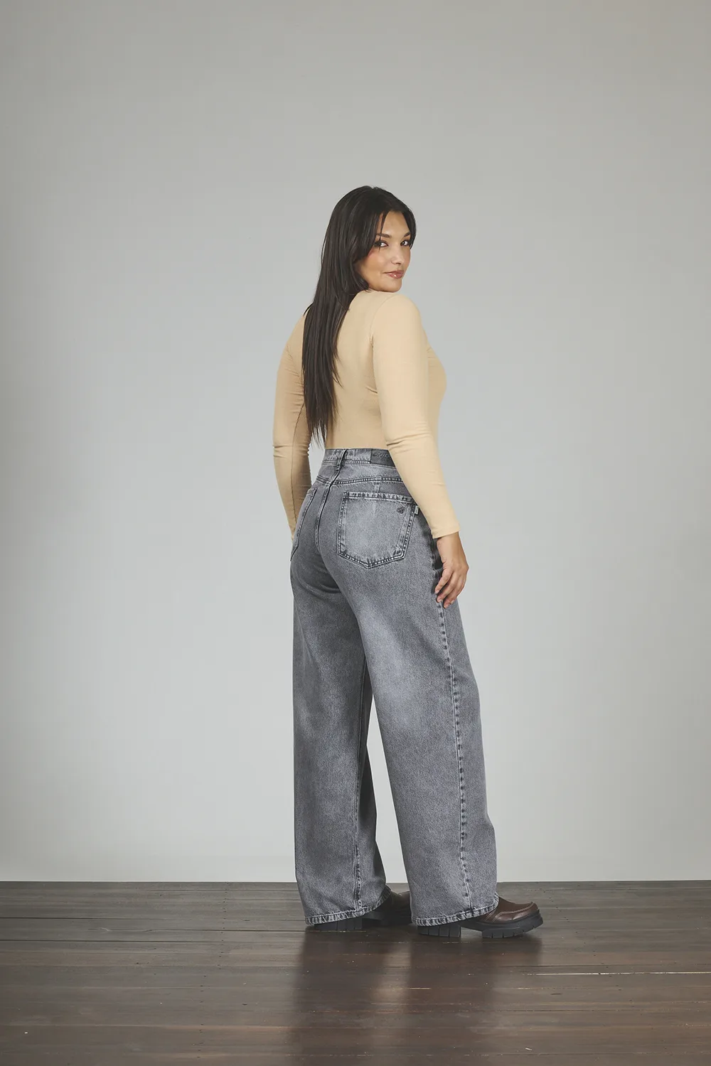 Alternative view of ART. 852 | WIDE LEG GRIS CLÁSICO BOLSILLO PULIDO RÍGIDO