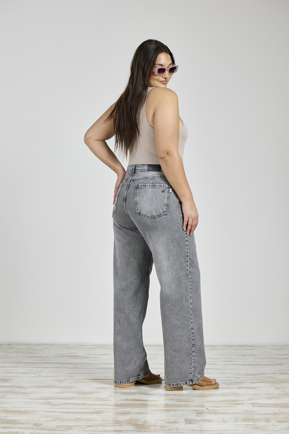 Alternative view of ART. 852 | WIDE LEG GRIS CLÁSICO BOLSILLO PULIDO RÍGIDO