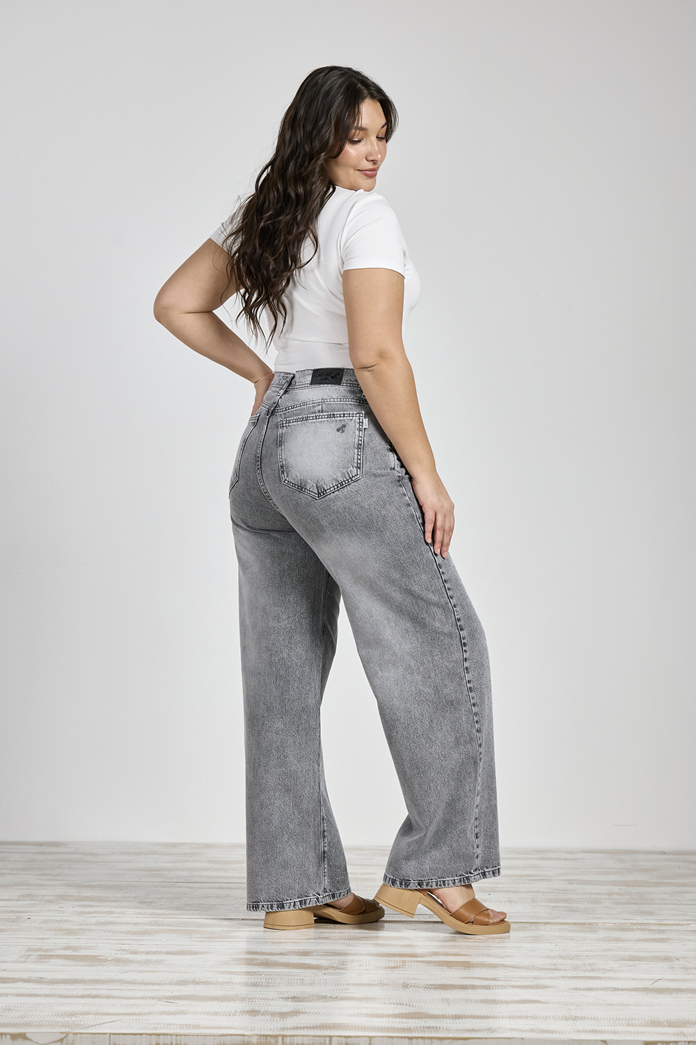 Alternative view of ART. 853 | WIDE LEG GRIS CON STRASS RÍGIDO