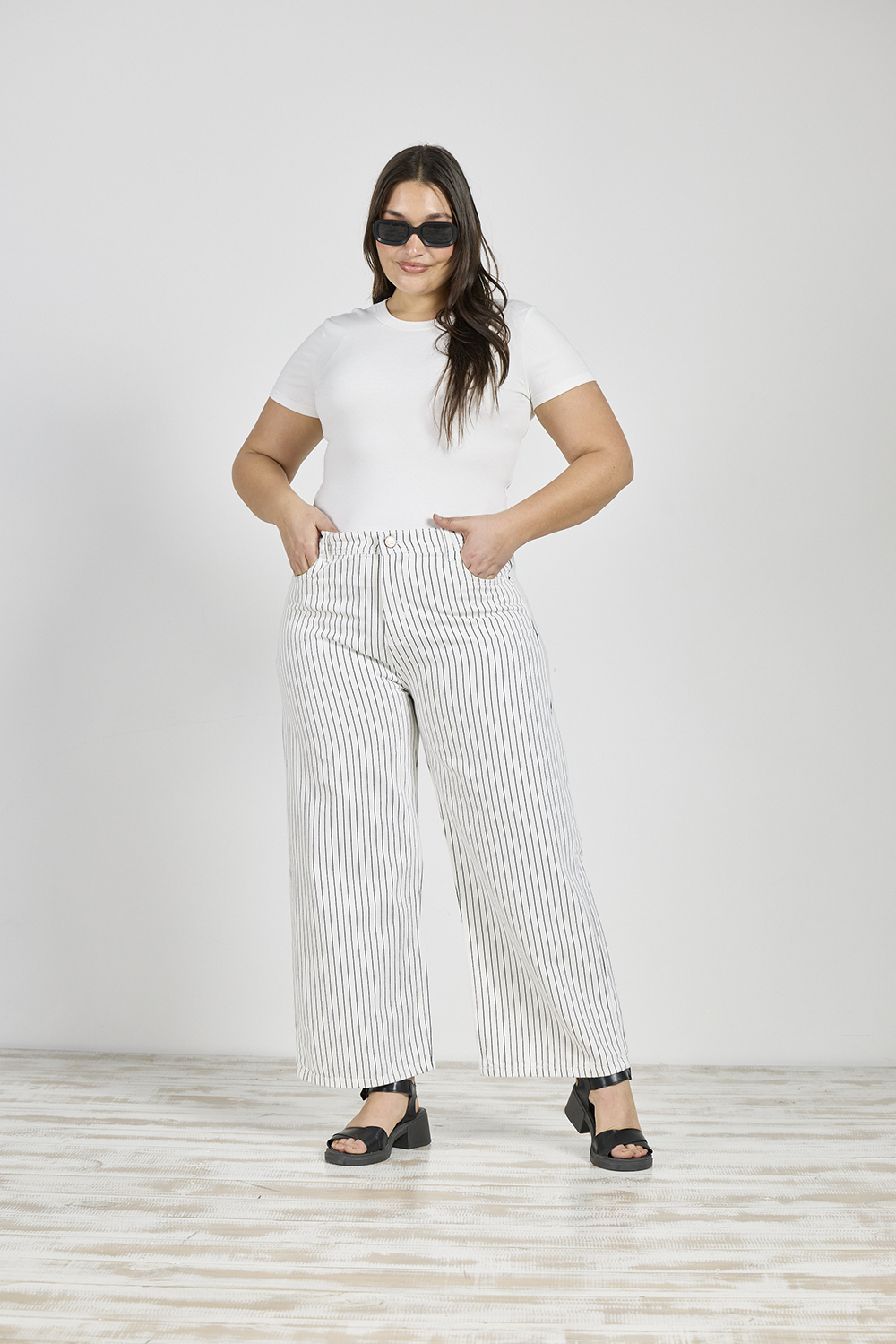 ART. 856 | DAMA CROP WIDE LEG BLANCO RAYADO RÍGIDO