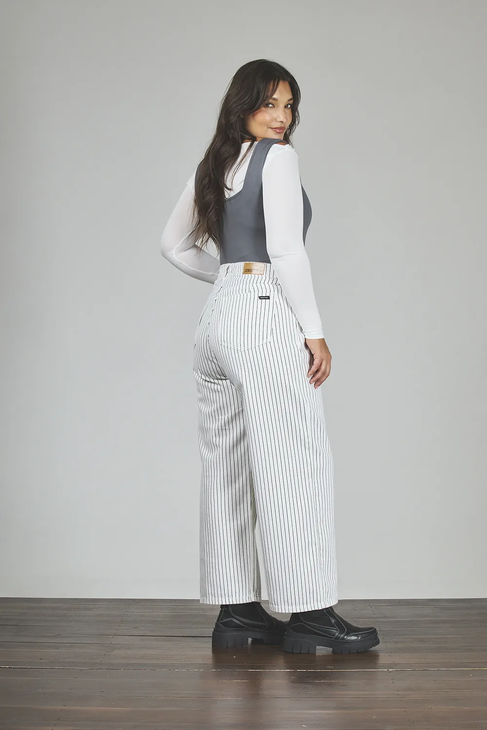 Alternative view of ART. 856 | DAMA CROP WIDE LEG BLANCO RAYADO RÍGIDO