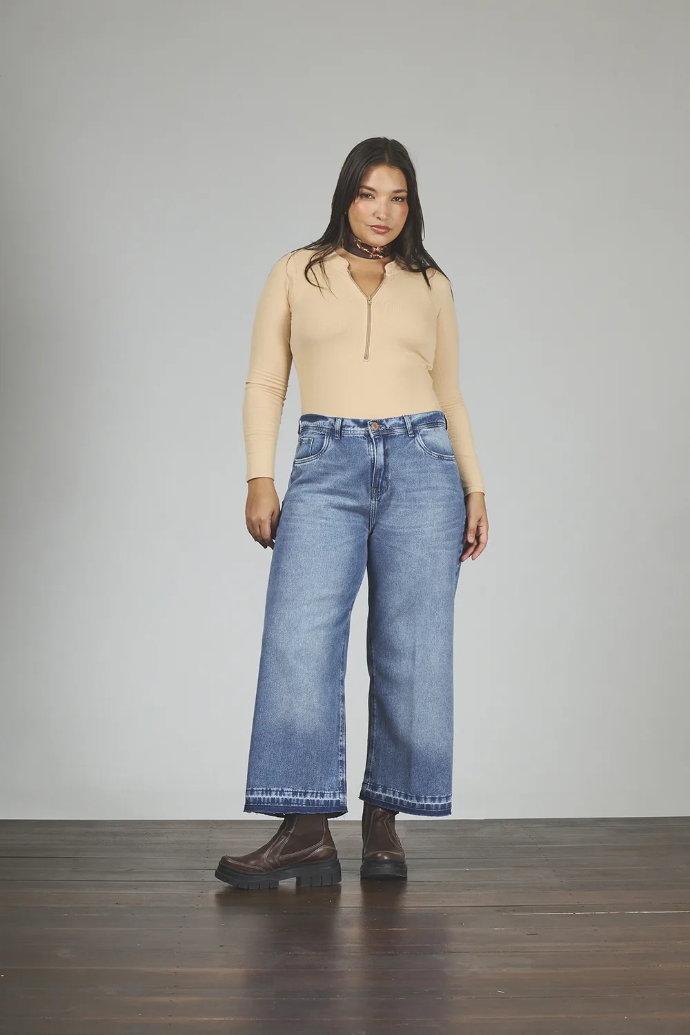 ART. 857 | CROP WIDE LEG  STONE BOTA DESCOSIDA RÍGIDO