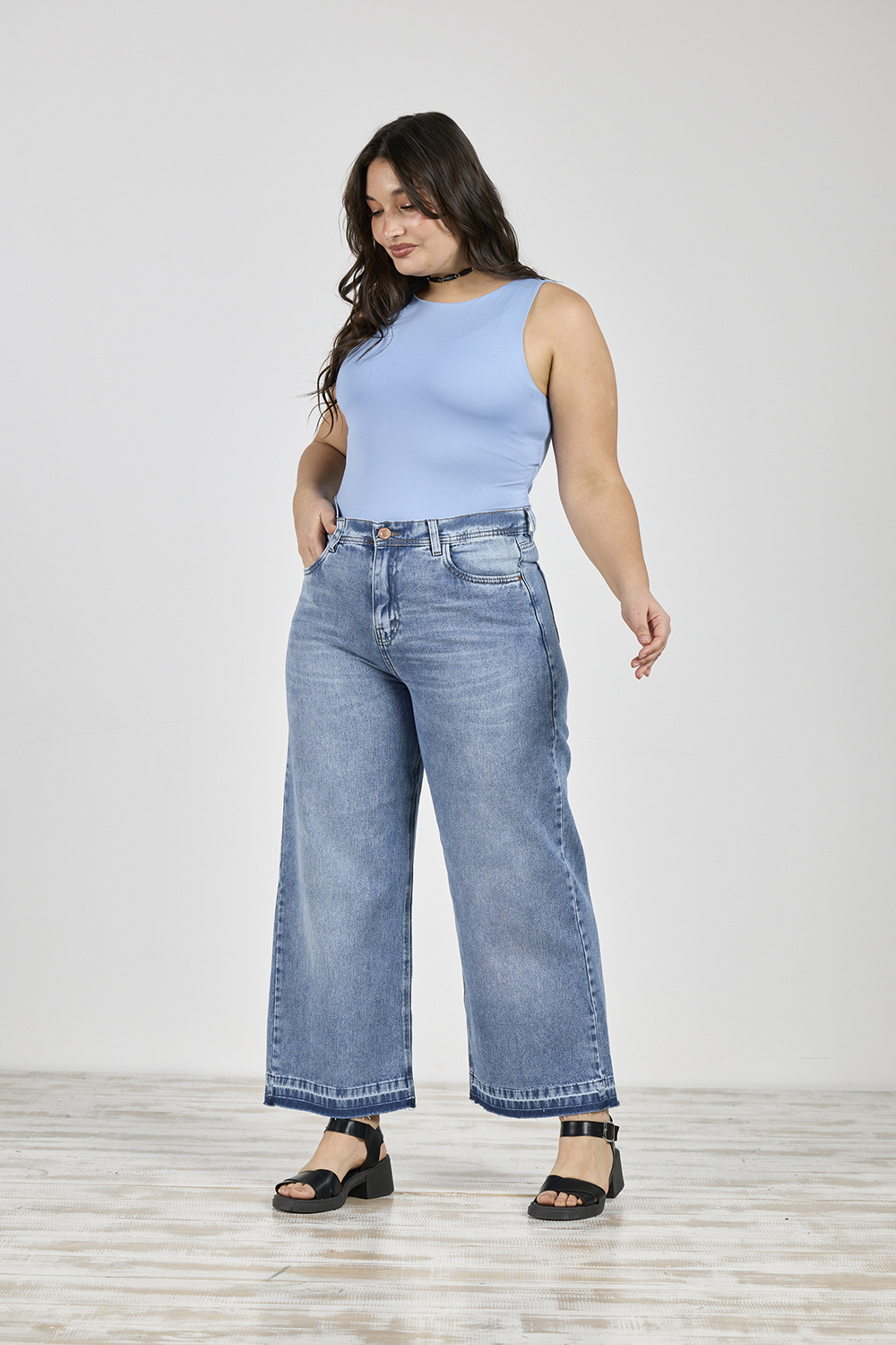 ART. 857 | CROP WIDE LEG  STONE BOTA DESCOCIDA RÍGIDO