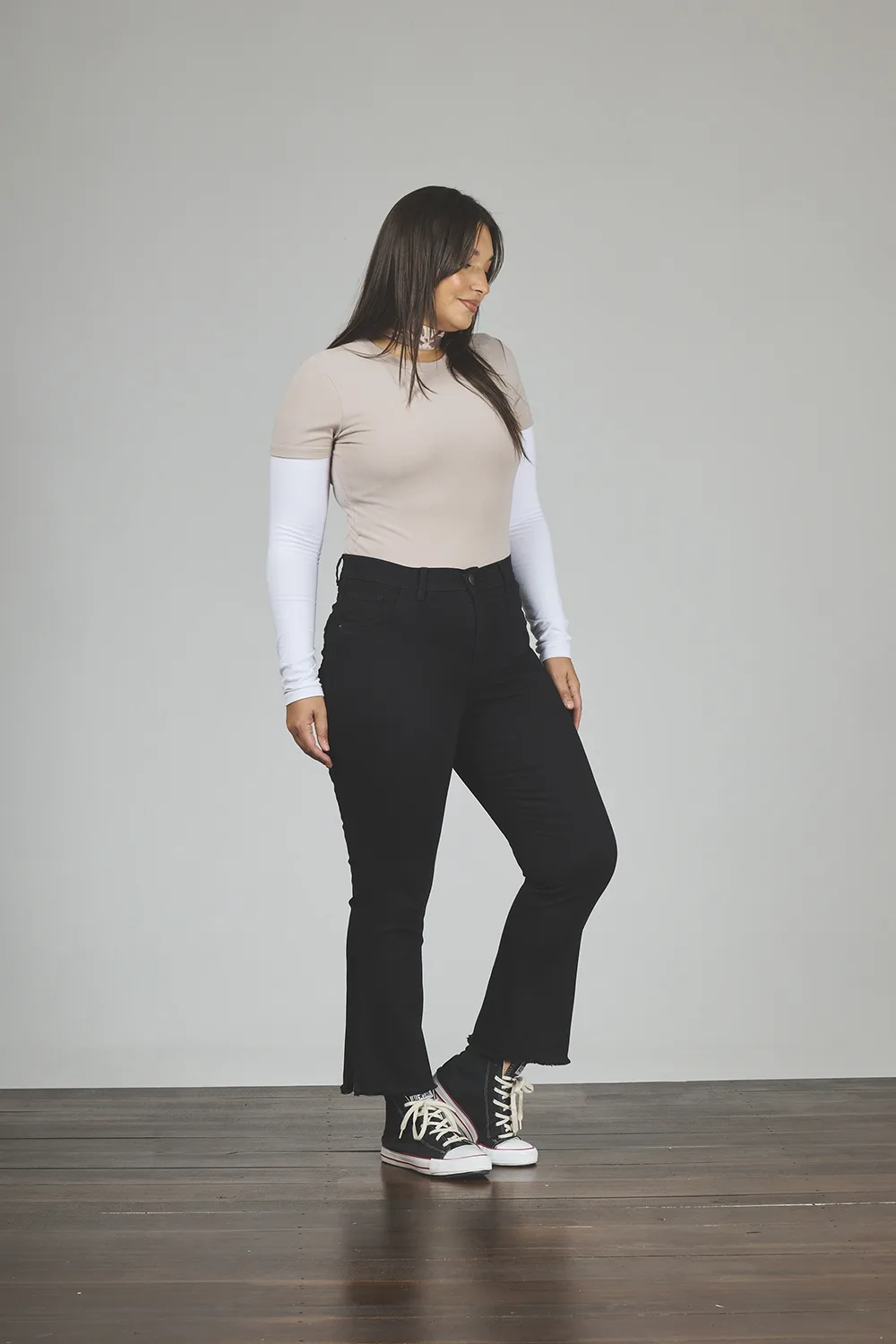 ART. 858 | CROP SEMI OXFORD NEGRO ABERTURA BOTA DEFLECADO ELASTIZADO