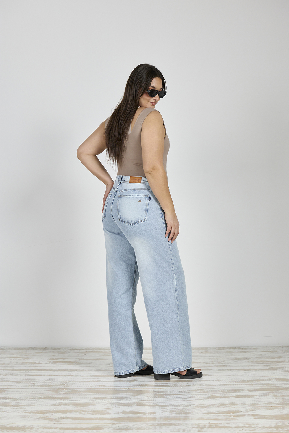 Alternative view of ART. 870 | BAGGY CELESTE CON STRASS RÍGIDO