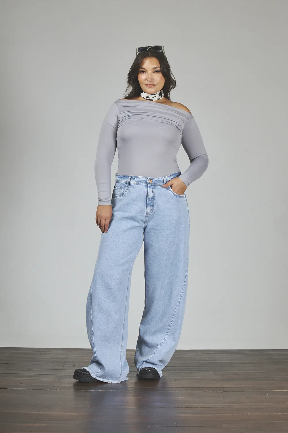 ART. 878 | WIDE LEG CELESTE CON RECORTE DEFLECADO RÍGIDO