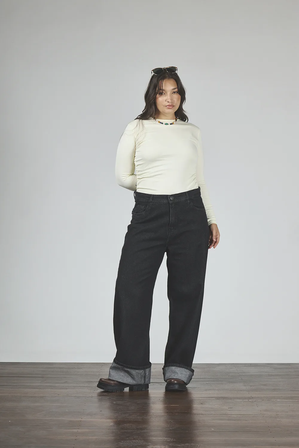 ART. 881 | WIDE LEG CLÁSICO NEGRO DESTROYER RÍGIDO