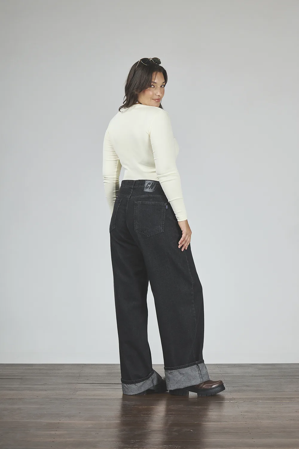 Alternative view of ART. 881 | WIDE LEG CLÁSICO NEGRO DESTROYER RÍGIDO