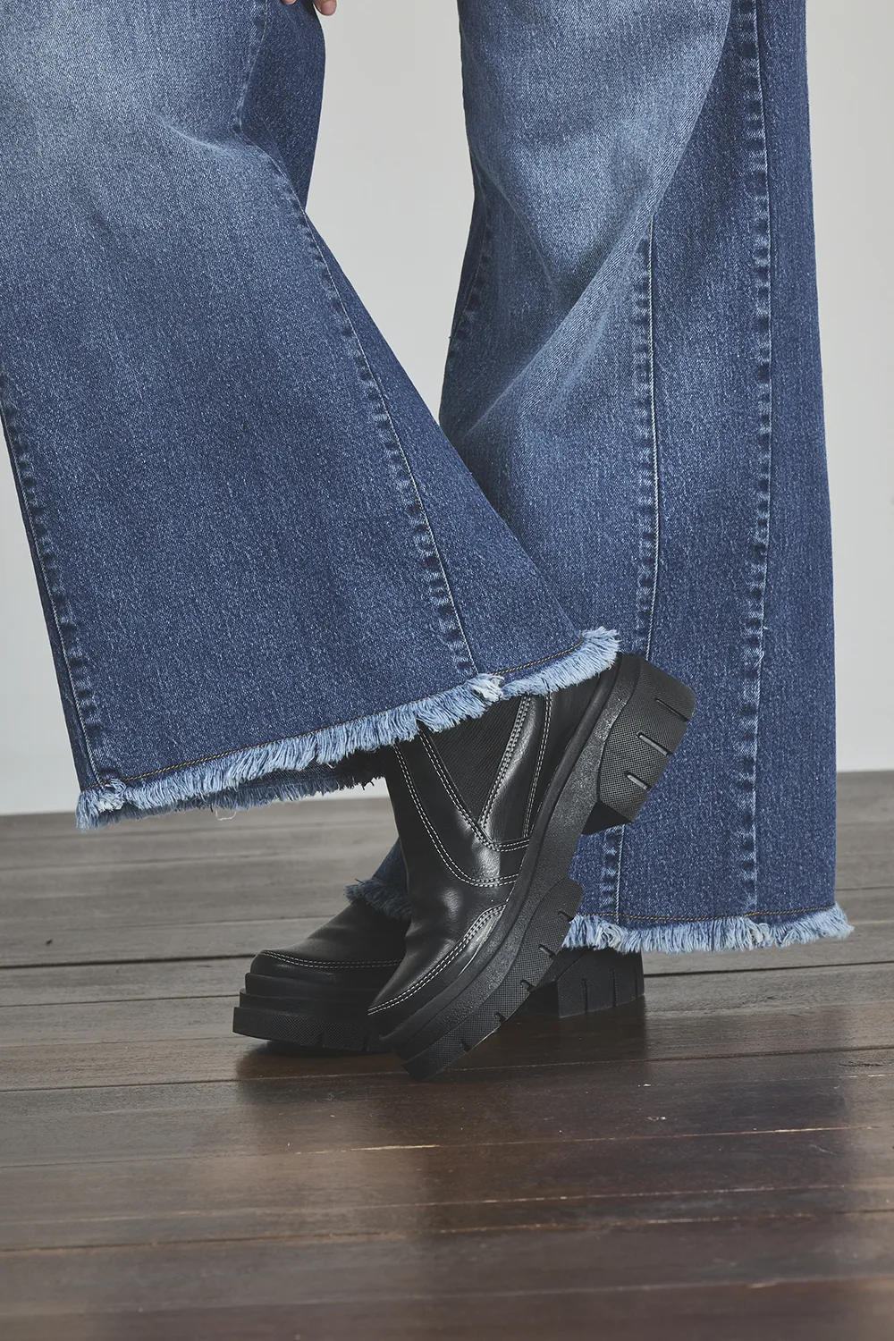 ART. 884 | BAGGY STONE CINTURA ANCHA CON RECORTE DEFLECADO ELASTIZADO - Imagen 6