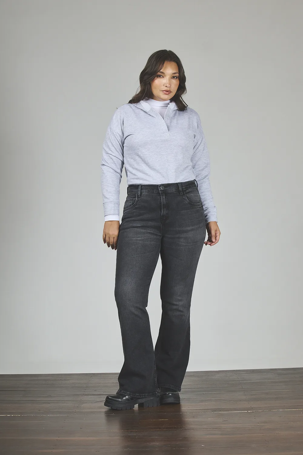 ART. 885 | SEMI OXFORD GRIS HUMO CLÁSICO ELASTIZADO