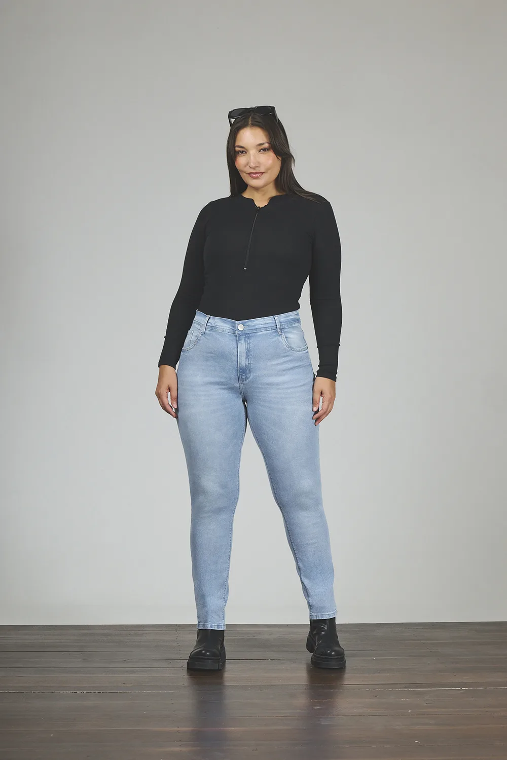 ART. 890 | DAMA CLÁSICO CELESTE CON STRAS BOLSILLO Y PASACINTO