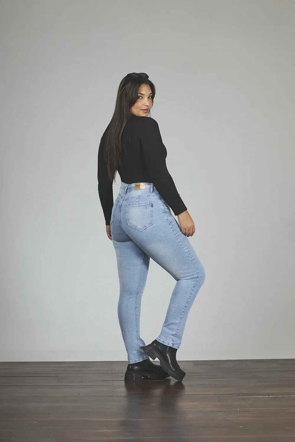 Alternative view of ART. 890 | DAMA CLÁSICO CELESTE CON STRAS BOLSILLO Y PASACINTO