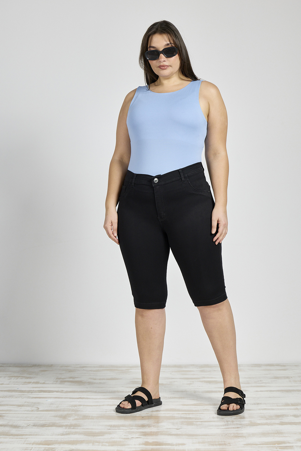 ART. M-509 | BERMUDA NEGRA CLASICA ELASTIZADA