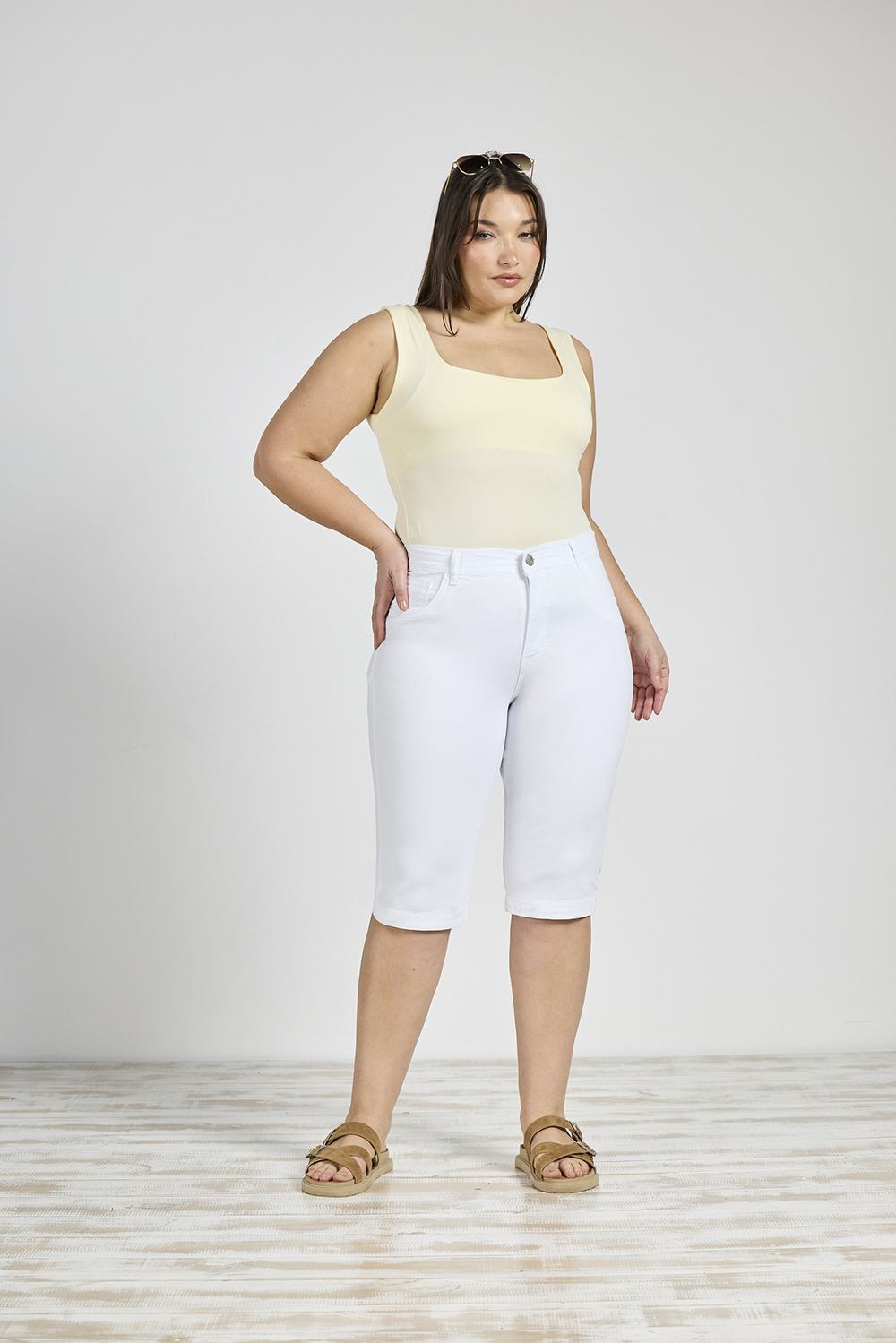 ART. M-511 | BERMUDA BLANCA CLASICA ELASTIZADO