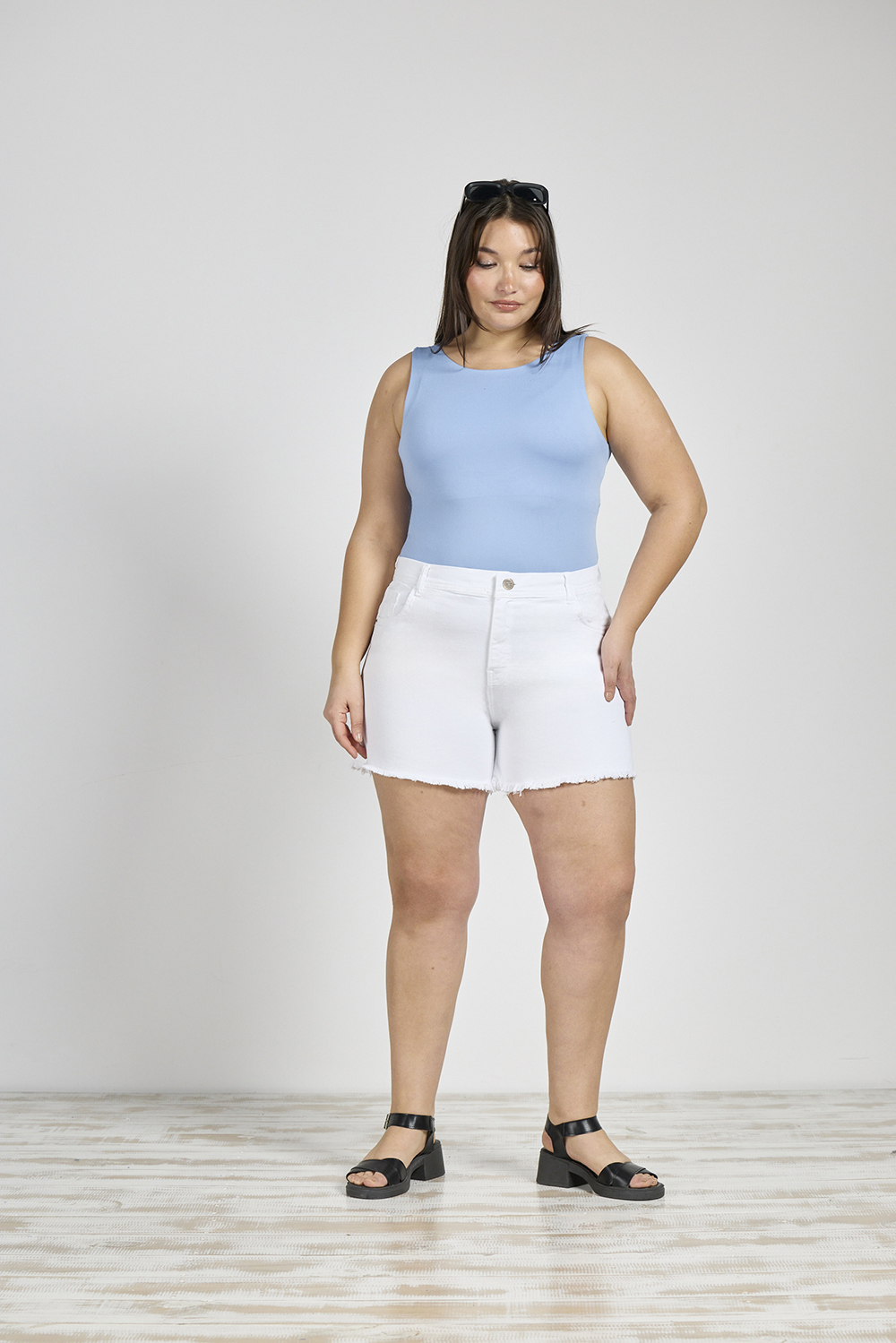 ART. M-549 | SHORT BLANCO DEFLECADO ELASTIZADO