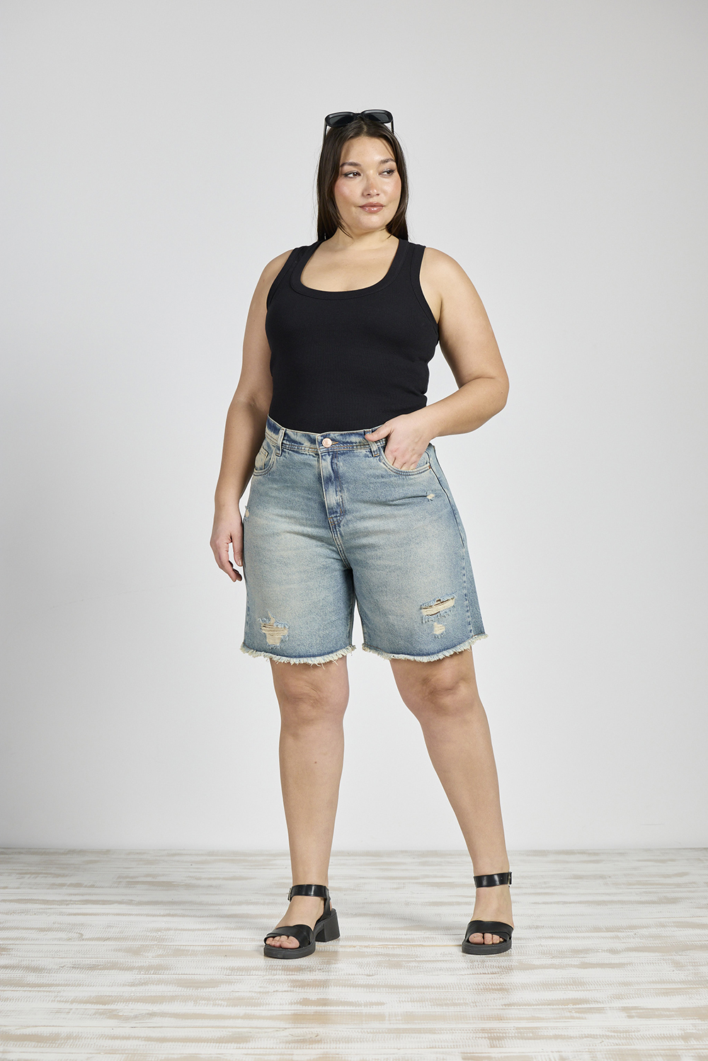 ART. M-562 | SHORT MOM FIT MATIZADO ROTURAS RÍGIDO