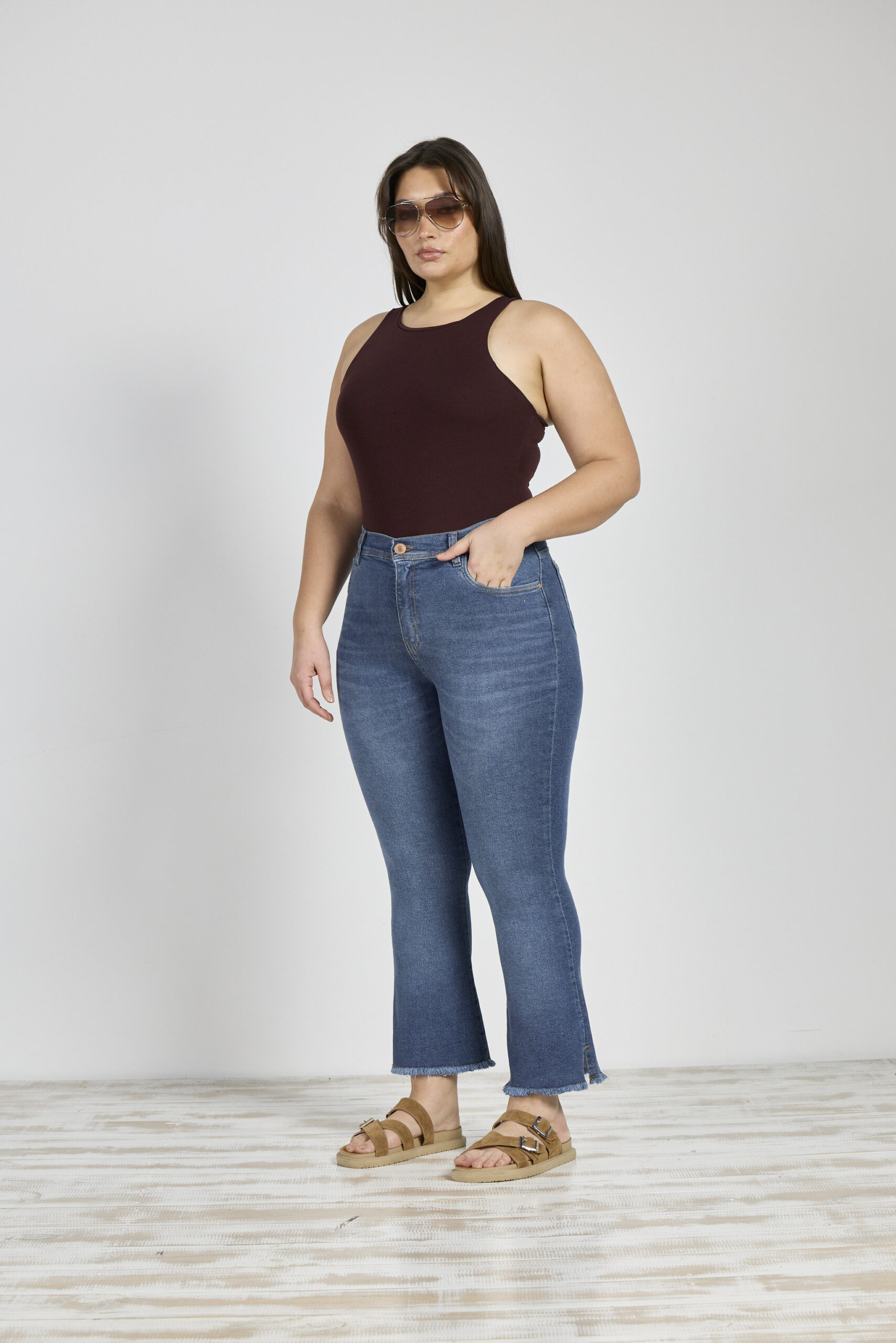 ART. 3011 | CROP SEMI OXFORD STONE CON TAJO EN BOTA ELASTIZADO