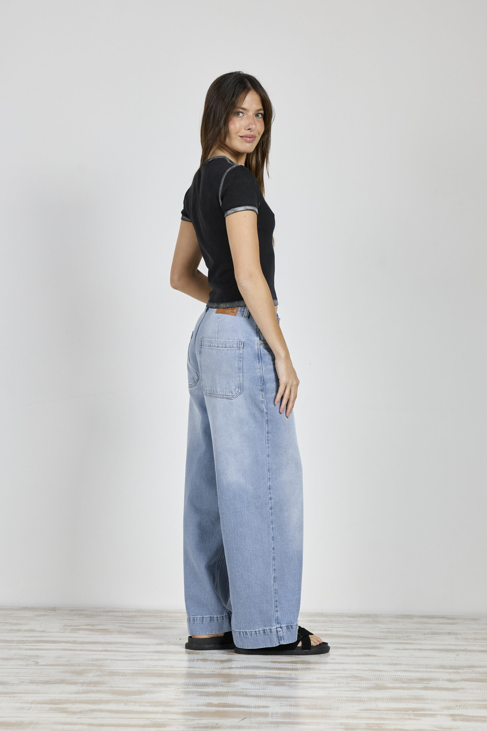 Alternative view of ART. 436 | CROP CLASICO CELESTE CON ROEDO RÍGIDO