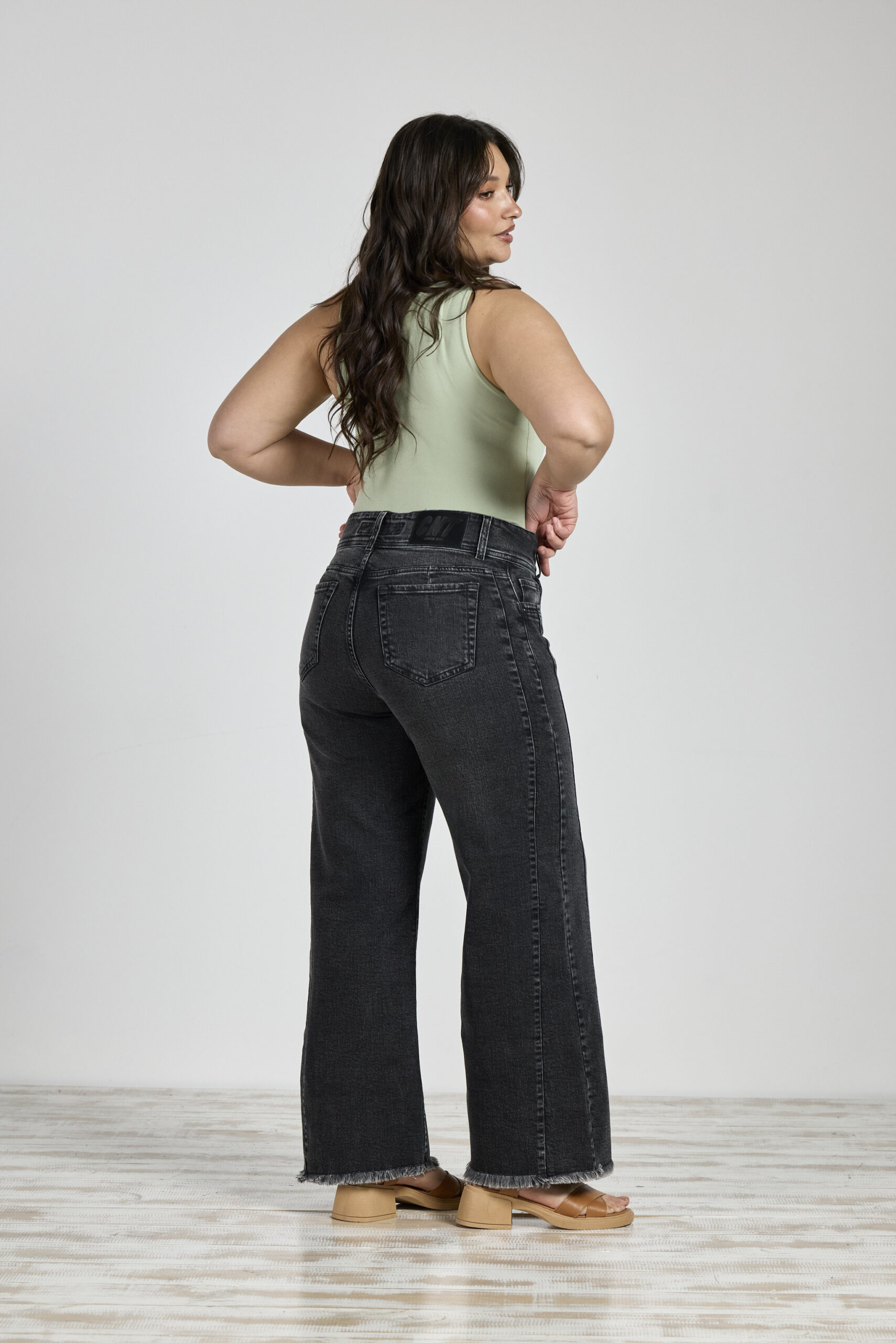 Alternative view of ART. 883 | BAGGY NEGRO CINTURA ANCHA CON RECORTE DEFLECADO ELASTIZADO