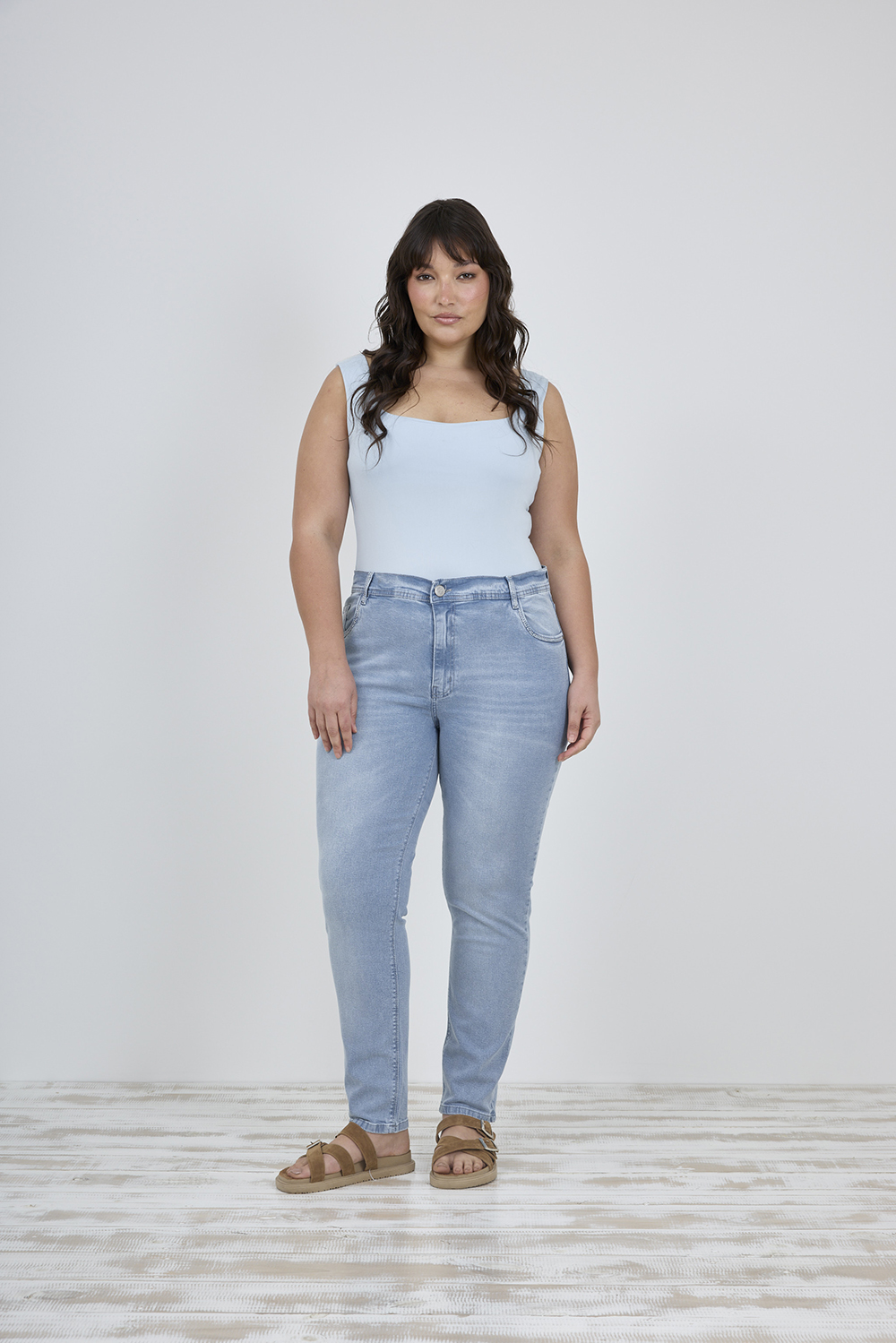 ART. 890 | DAMA CLÁSICO CELESTE CON STRAS BOLSILLO Y PASACINTO