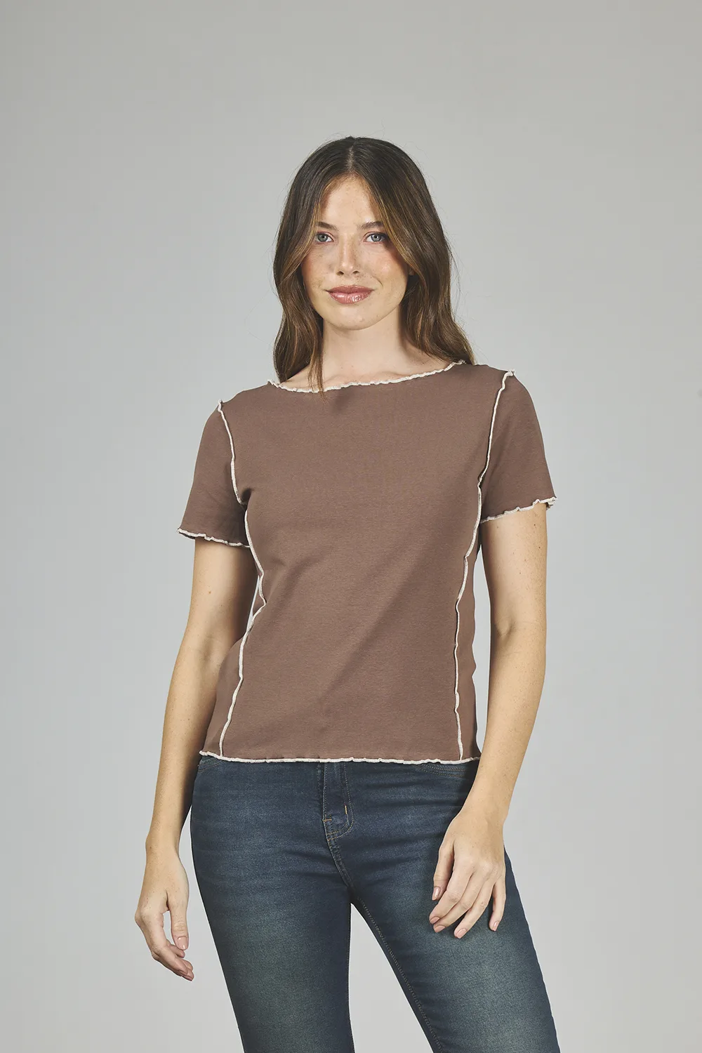 ART. A-41 | REMERA CHOCOLATE SIN MANGA CON RIBETES CONTRASTE