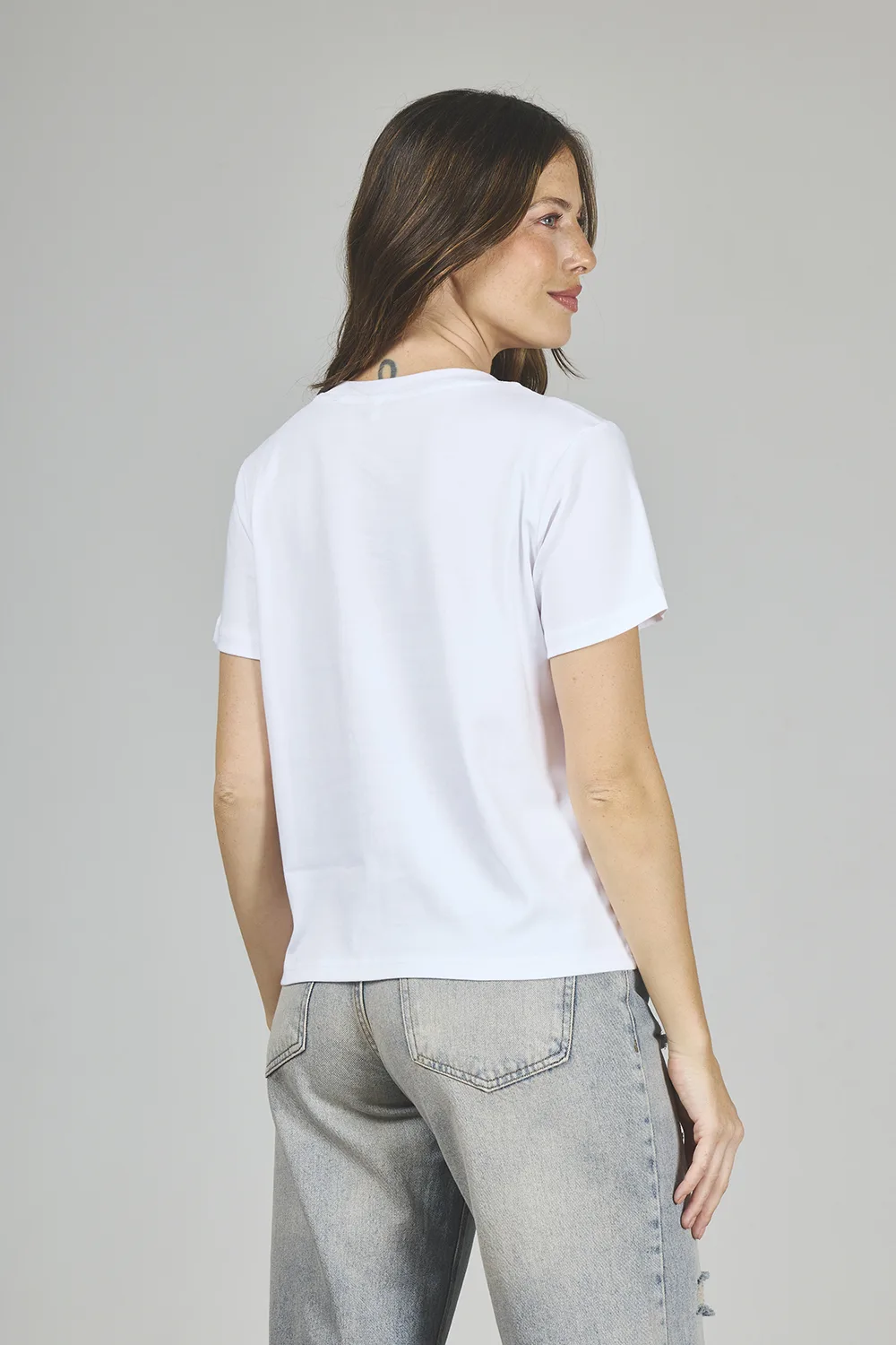 Alternative view of ART. A-42 | REMERA BLANCA CON BORDADO STAR/LENTEJUELAS