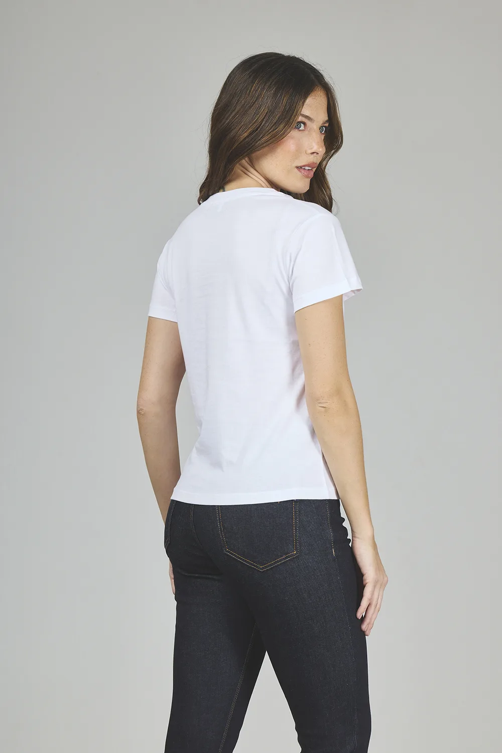 Alternative view of ART. A-45 | REMERA BLANCA CUELLO EN V CON BRILLOS