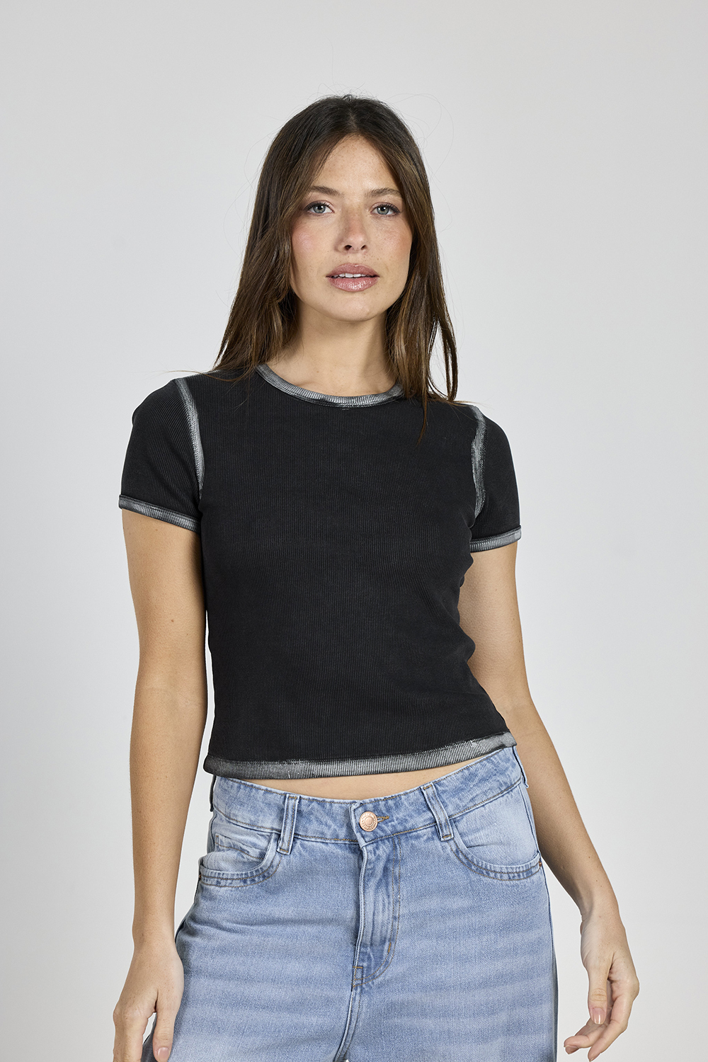 ART. A-48 | REMERA NEGRA MORLAY C/BORDES PLATEADOS