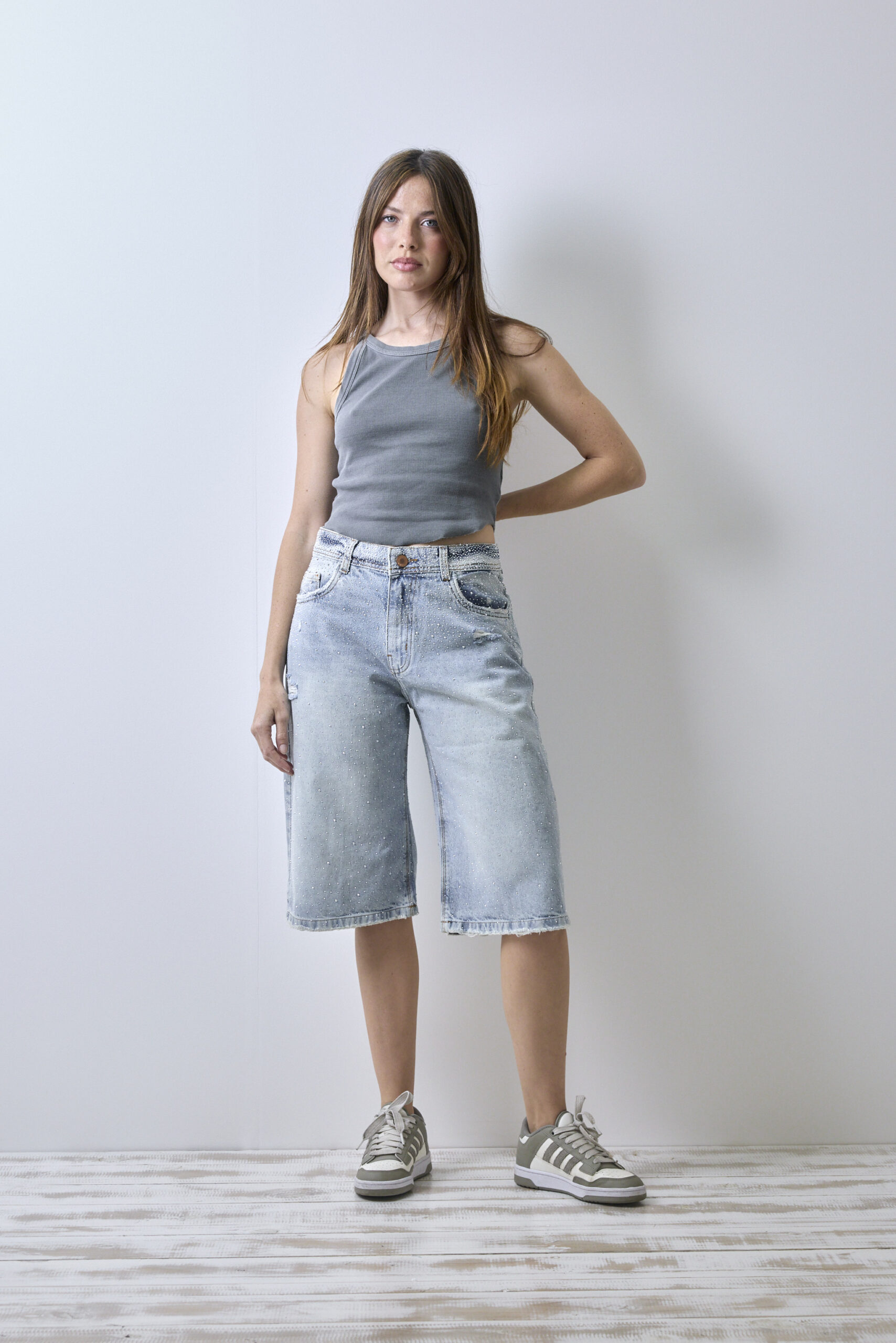 ART. C-143 | BERMUDA MAXI BAGGY CELESTE CON BRILLO RÍGIDO