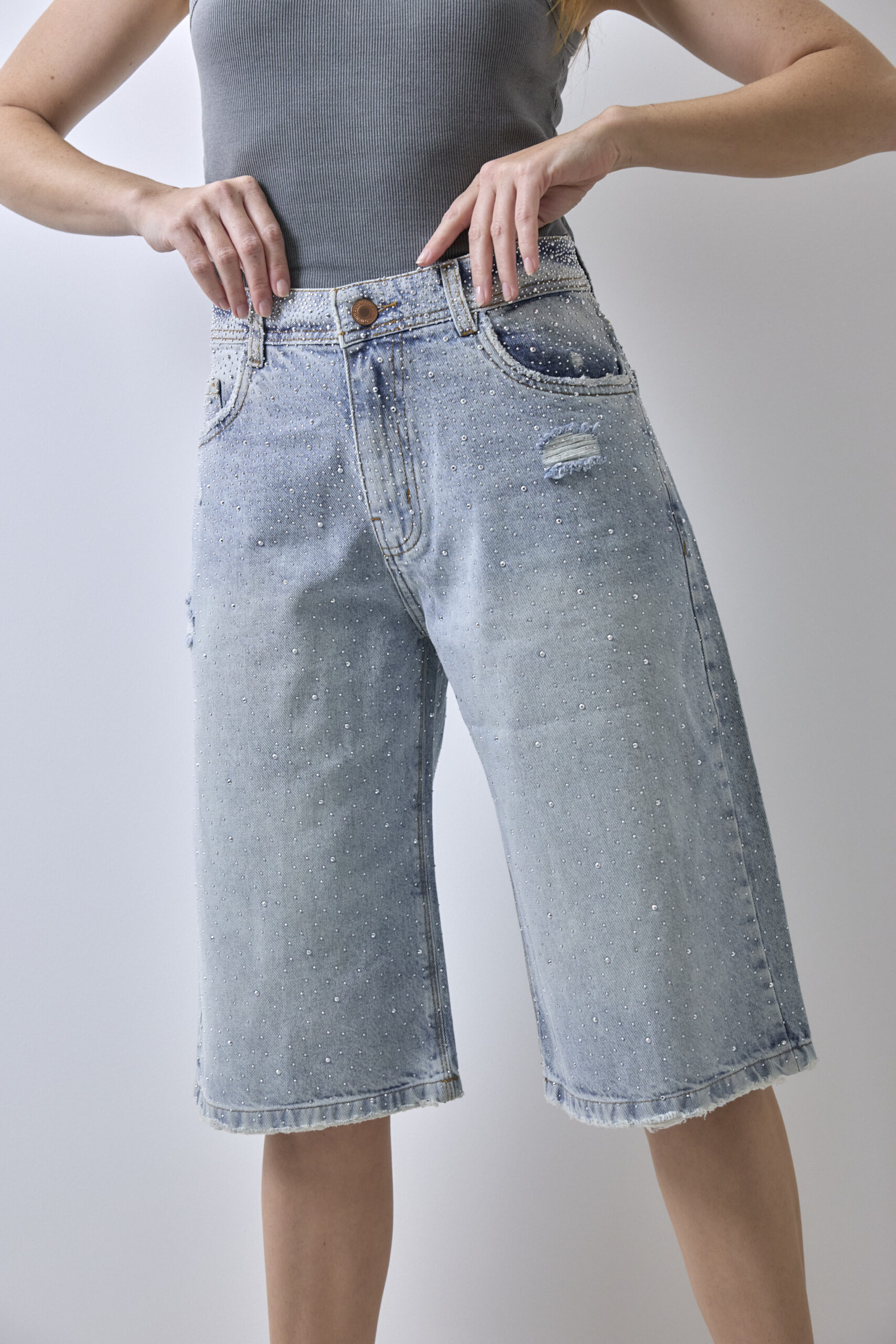 Alternative view of ART. C-143 | BERMUDA MAXI BAGGY CELESTE CON BRILLO RÍGIDO