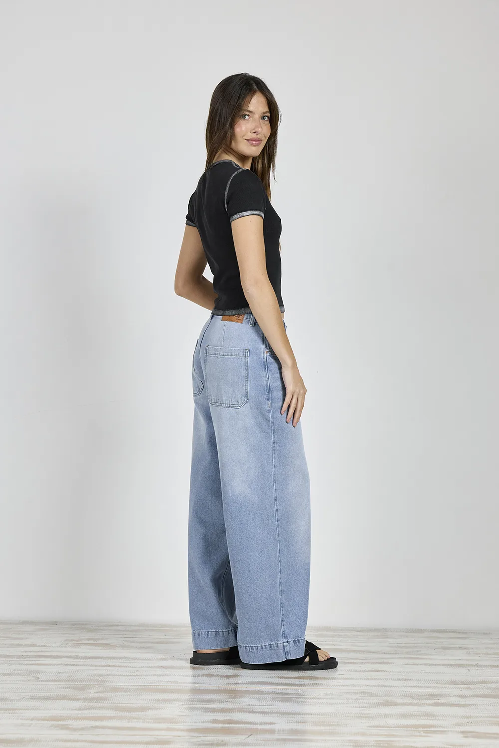 Alternative view of ART. 894 | WIDE LEG CROP CELESTE CON RUEDO RÍGIDO