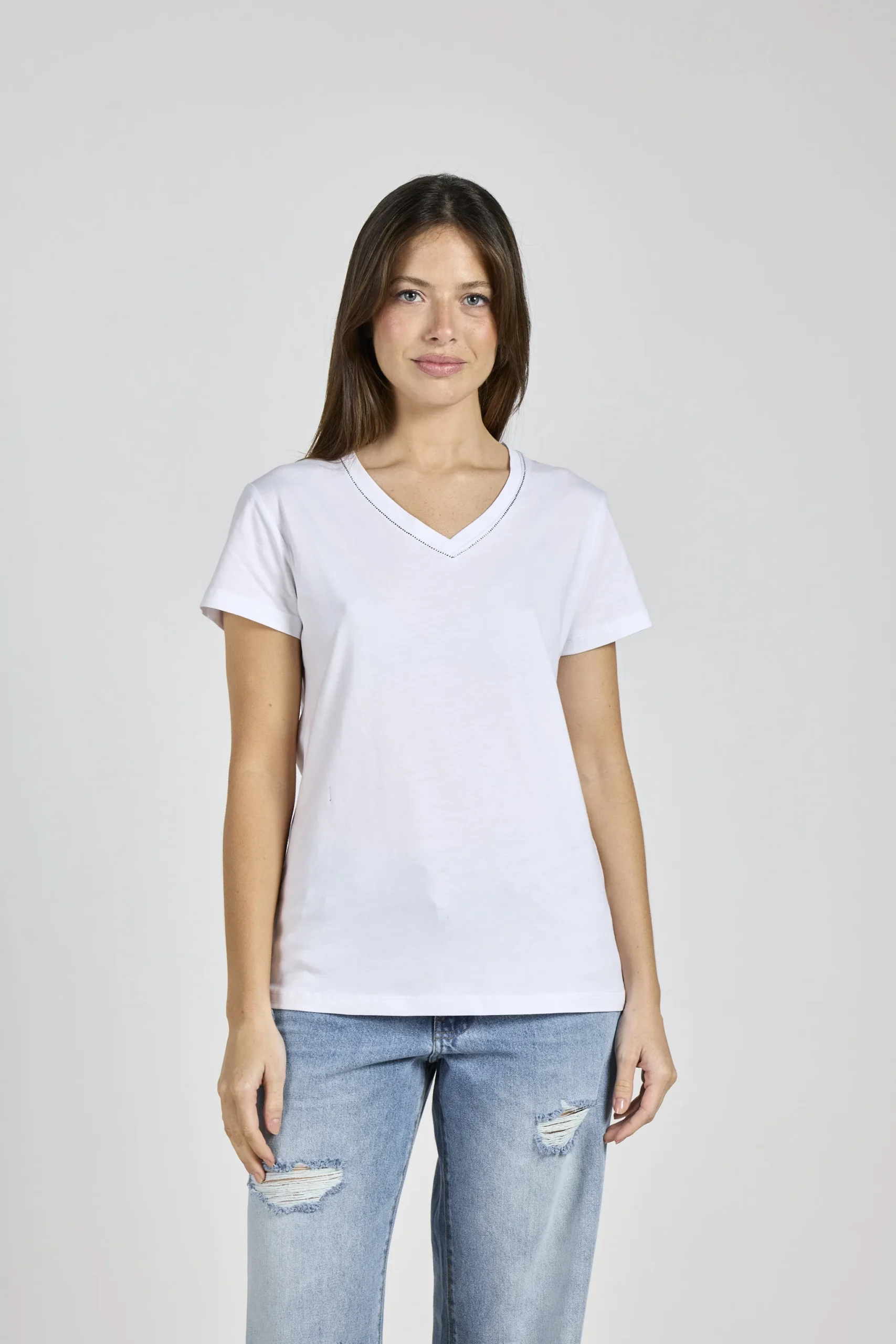 ART. A-45 | REMERA BLANCA CUELLO EN V CON BRILLOS