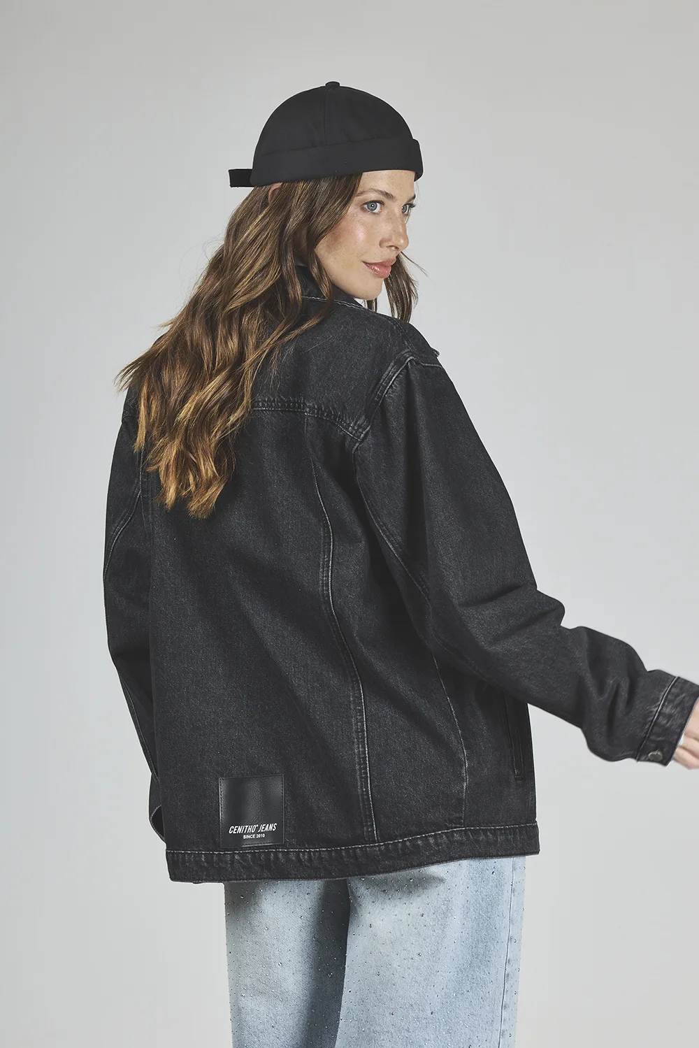 Alternative view of ART. 467 | CAMPERA OVERSIZE NEGRO DESTROYER RIGIDO