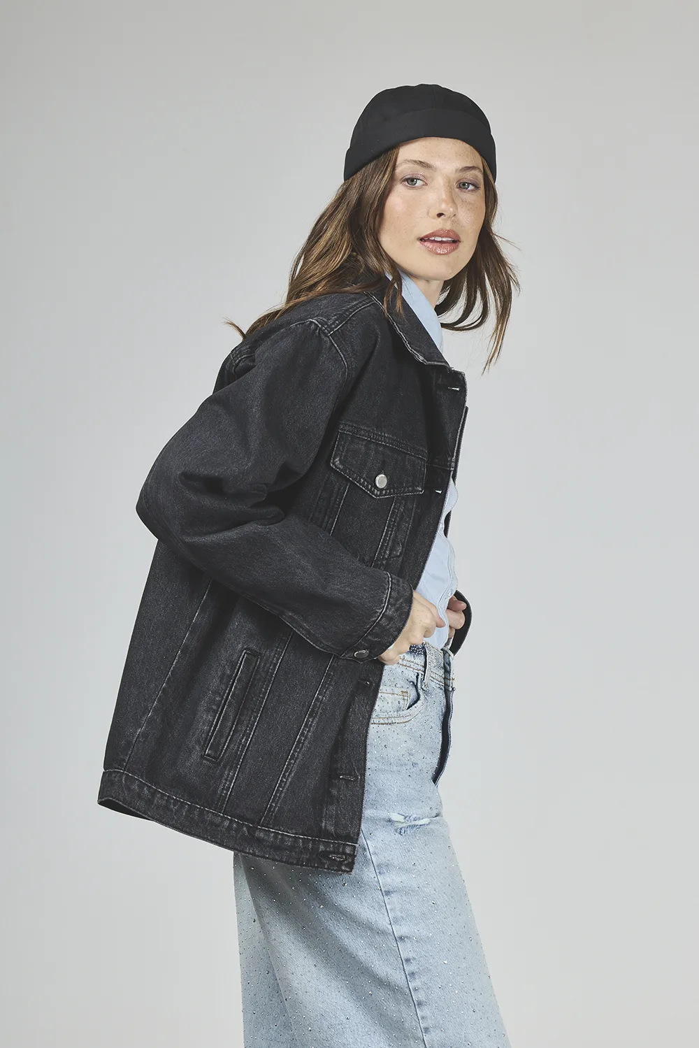 ART. 467 | CAMPERA OVERSIZE NEGRO DESTROYER RIGIDO - Imagen 4