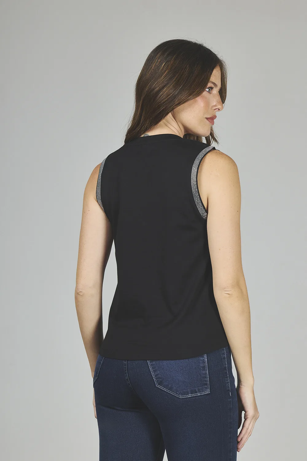 Alternative view of ART. A-40 | REMERA NEGRA SIN MANGA CON BRILLO