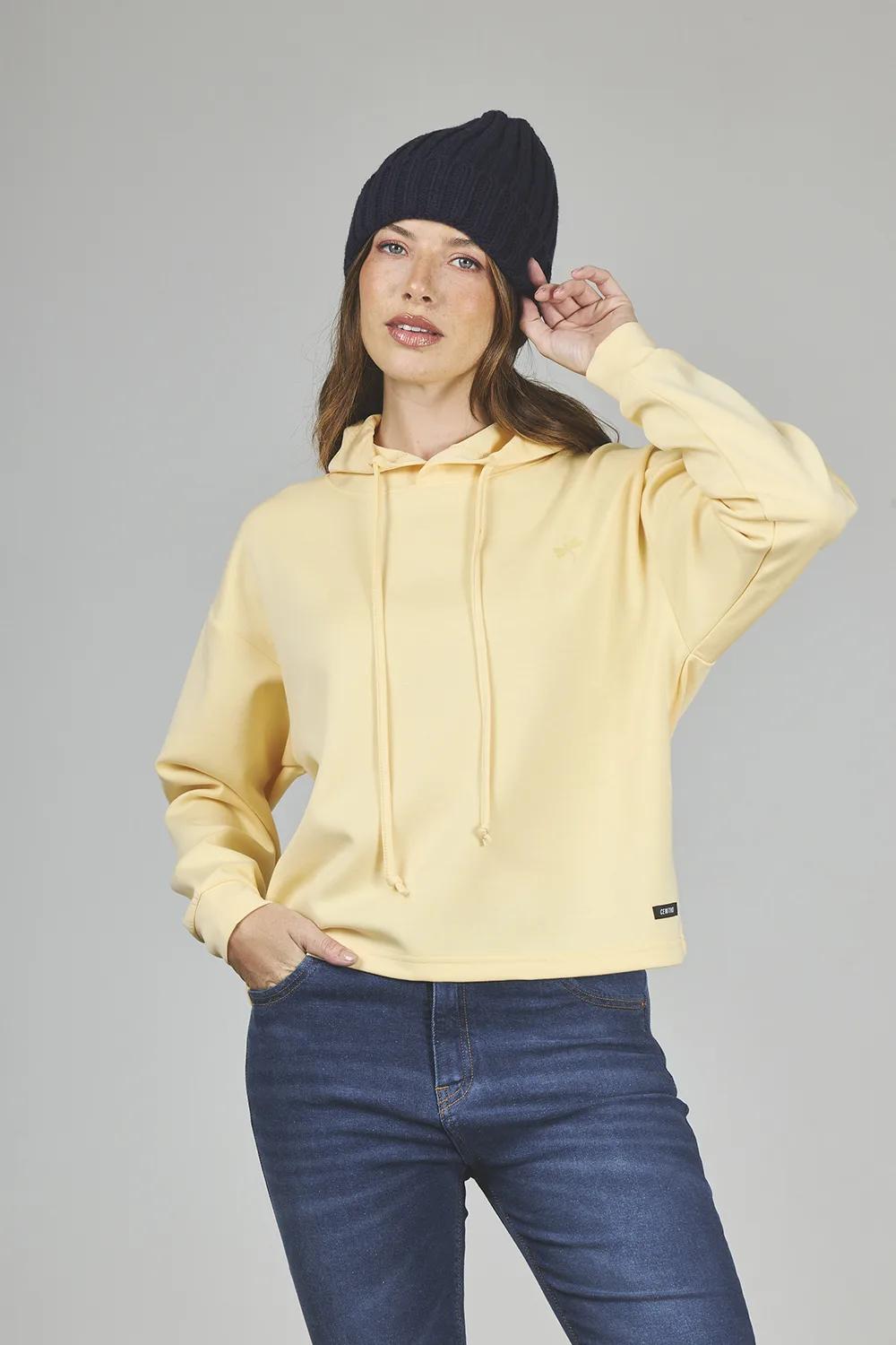 ART. A-65 | BUZO CROP AMARILLO CON CAPUCHA LIBELULA