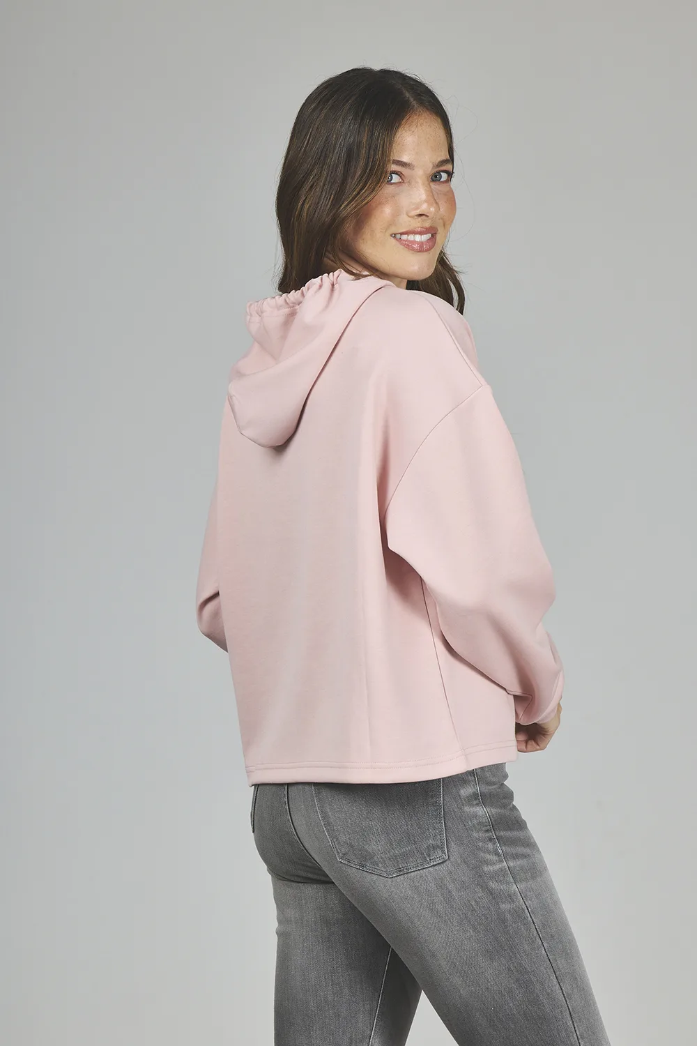 Alternative view of ART. A-67 | BUZO CROP ROSA CON CAPUCHA LIBELULA