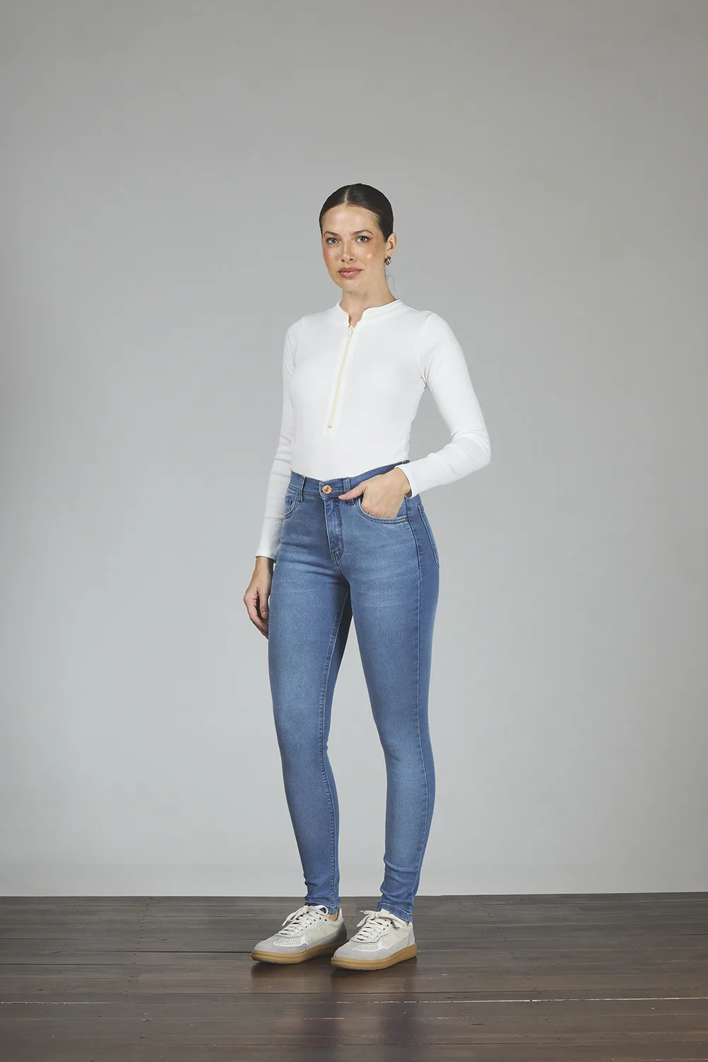 009-1-3-1.webp ART. 009 | BIGOTE PIEL CELESTE ELASTIZADO - Imagen 1