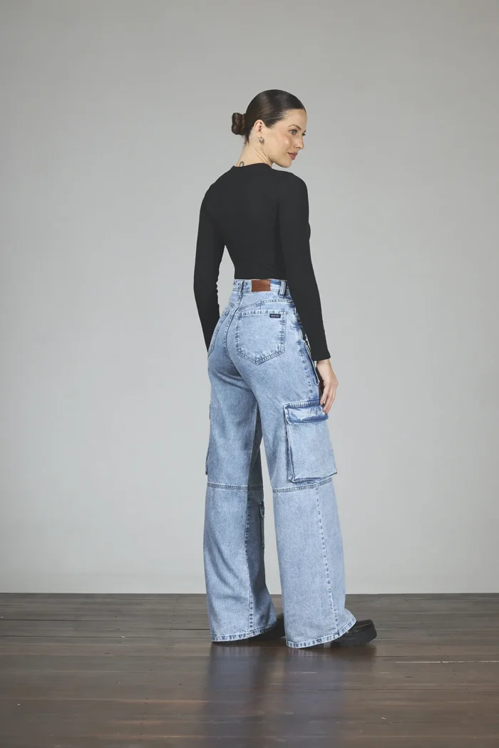 ART. 272 | WIDE LEG CARGO CELESTE BOLSILLO DELANTERO RÍGIDO - Imagen 2