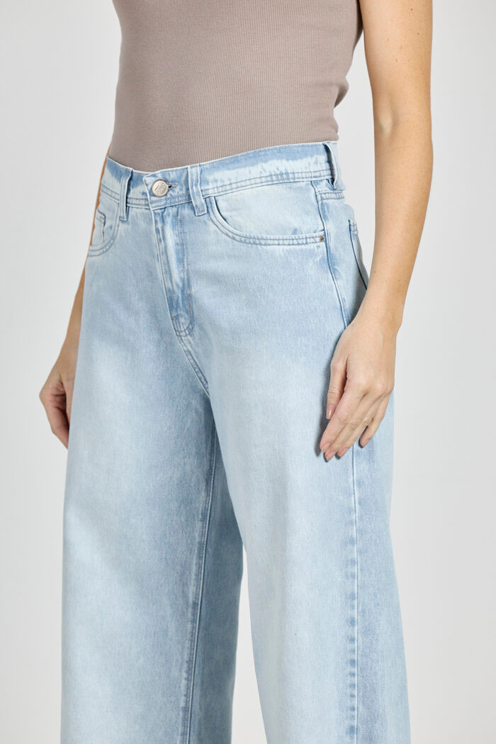 ART. 285 | CROP WIDE LEG CELESTE BOTA DESCOCIDA RÍGIDO - Imagen 4