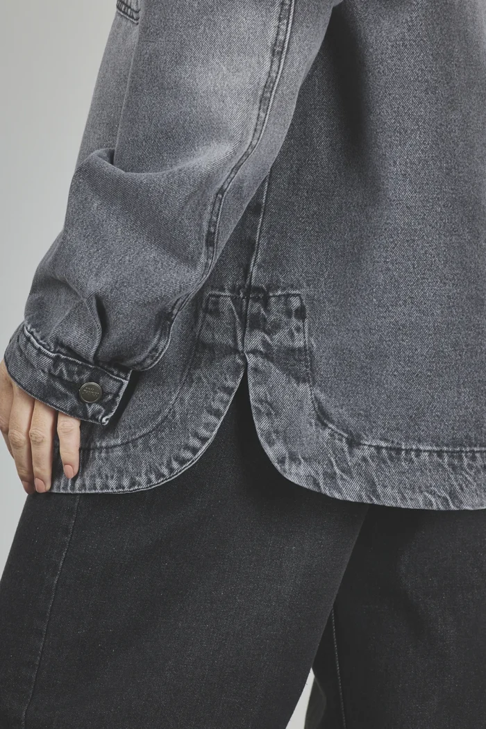 ART. 321 | CAMISACO OVERSIZE GRIS RÍGIDO - Imagen 4